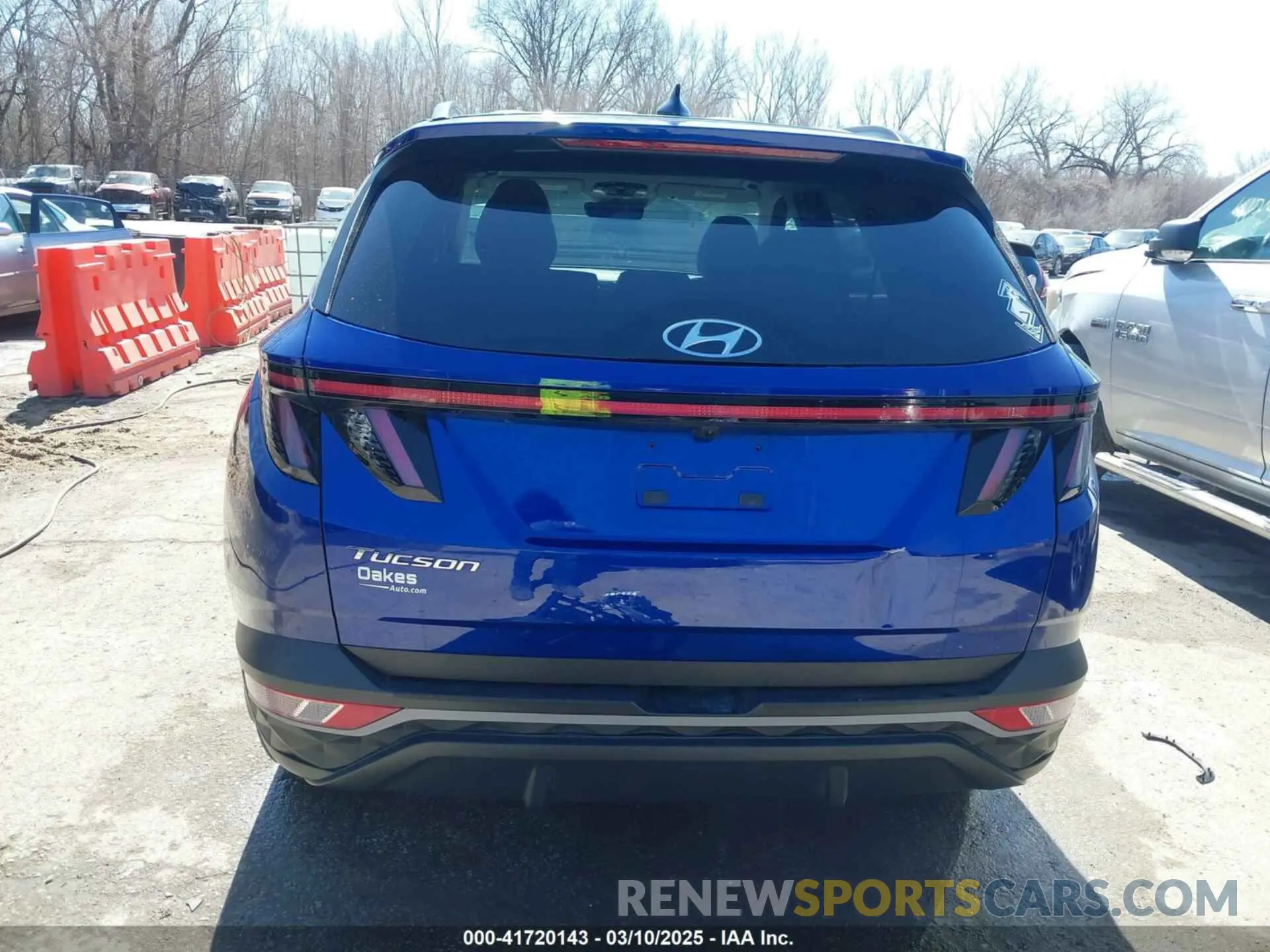 17 Photograph of a damaged car 5NMJF3AE4PH220721 HYUNDAI TUCSON 2023