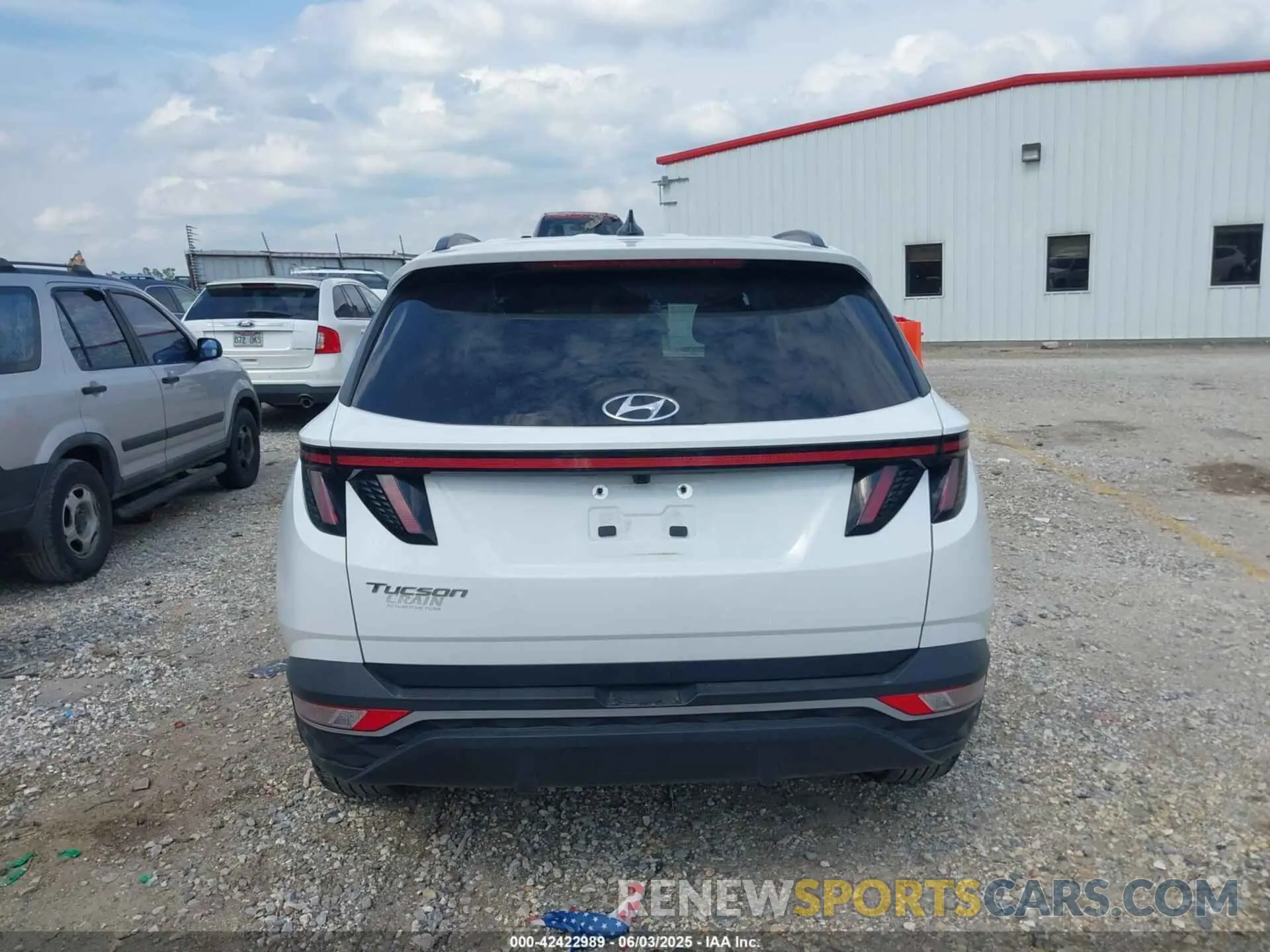 17 Photograph of a damaged car 5NMJF3AE4PH237213 HYUNDAI TUCSON 2023