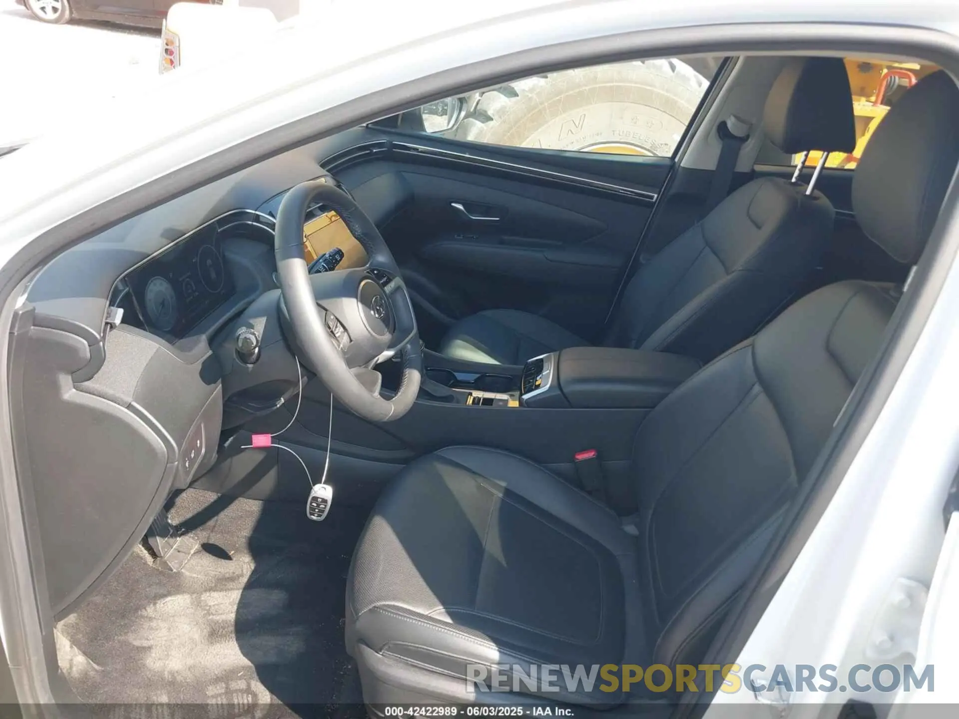 18 Photograph of a damaged car 5NMJF3AE4PH237213 HYUNDAI TUCSON 2023