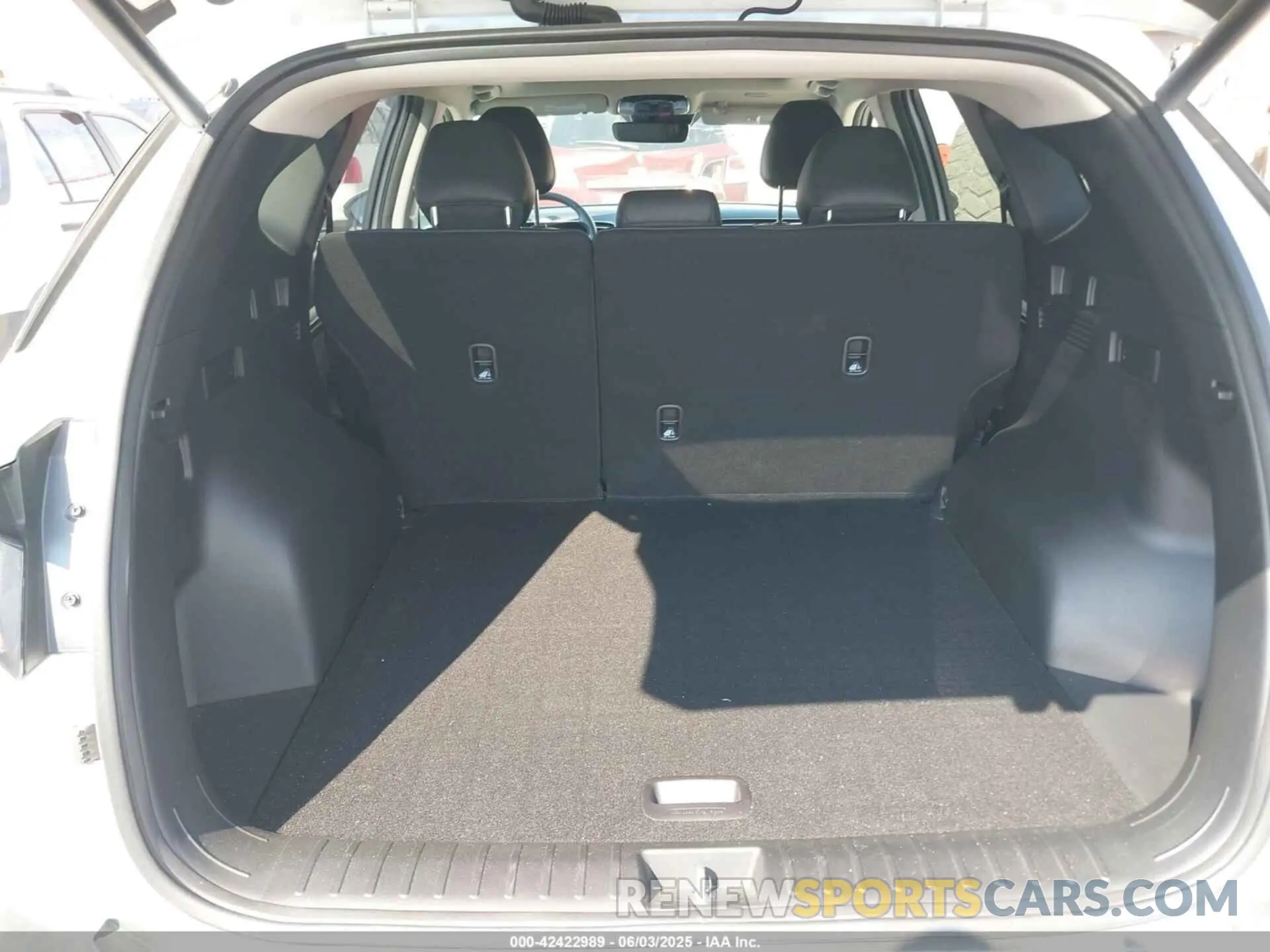 19 Photograph of a damaged car 5NMJF3AE4PH237213 HYUNDAI TUCSON 2023