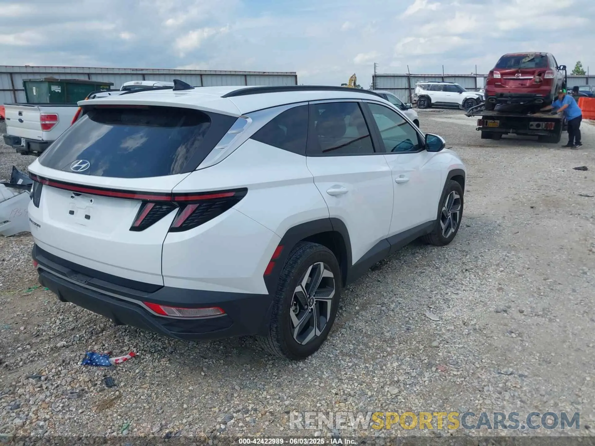 4 Photograph of a damaged car 5NMJF3AE4PH237213 HYUNDAI TUCSON 2023