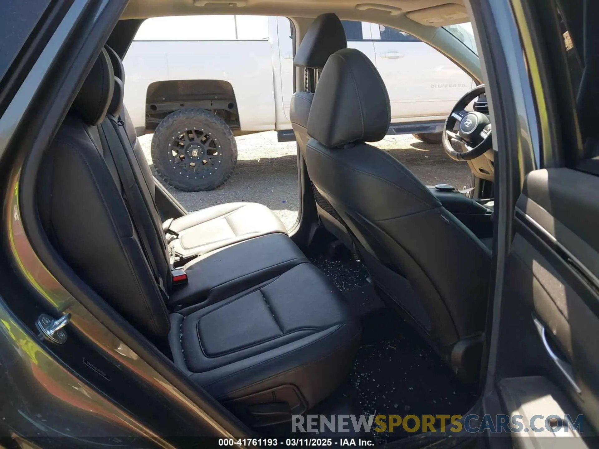 8 Photograph of a damaged car 5NMJF3AE4PH252519 HYUNDAI TUCSON 2023