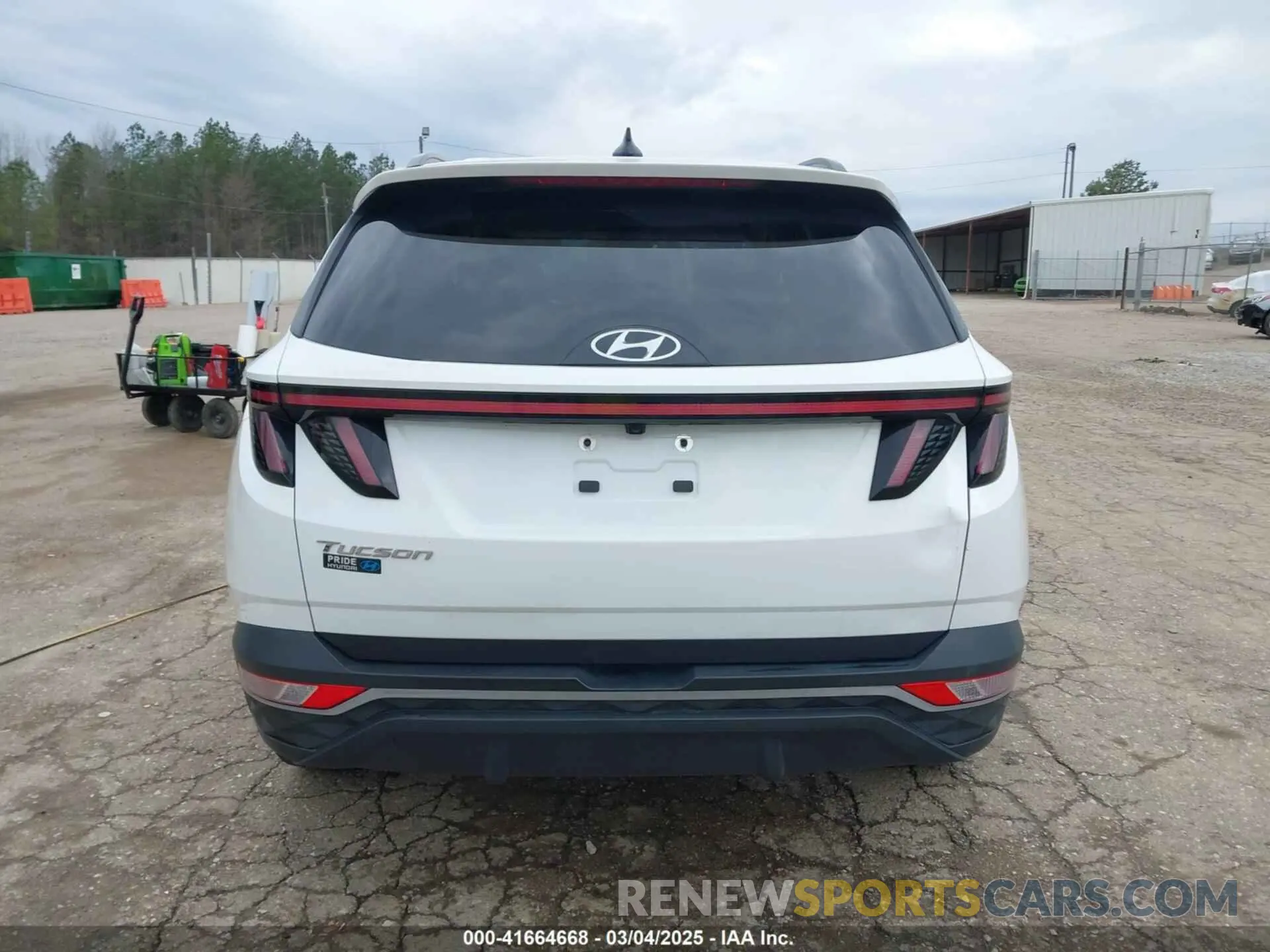 17 Photograph of a damaged car 5NMJF3AE4PH257882 HYUNDAI TUCSON 2023