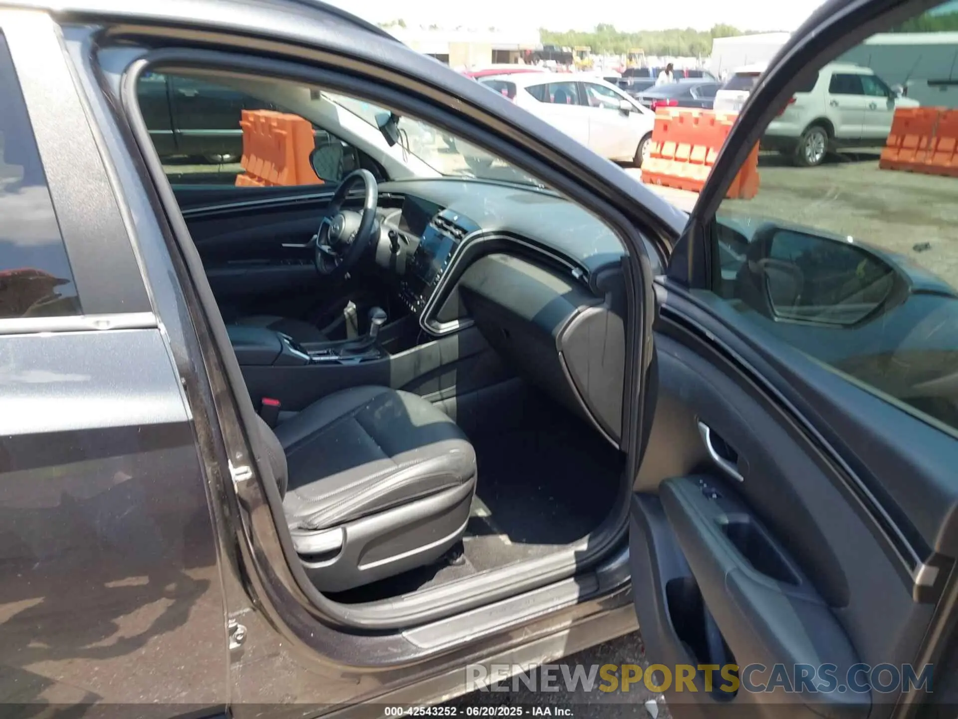 5 Photograph of a damaged car 5NMJF3AE5PH225569 HYUNDAI TUCSON 2023