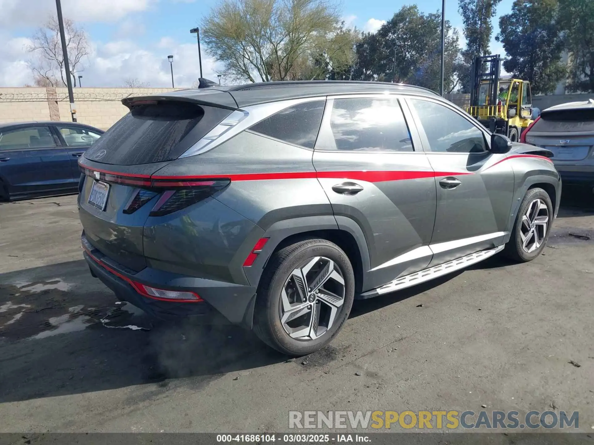 4 Photograph of a damaged car 5NMJF3AE6PH170825 HYUNDAI TUCSON 2023