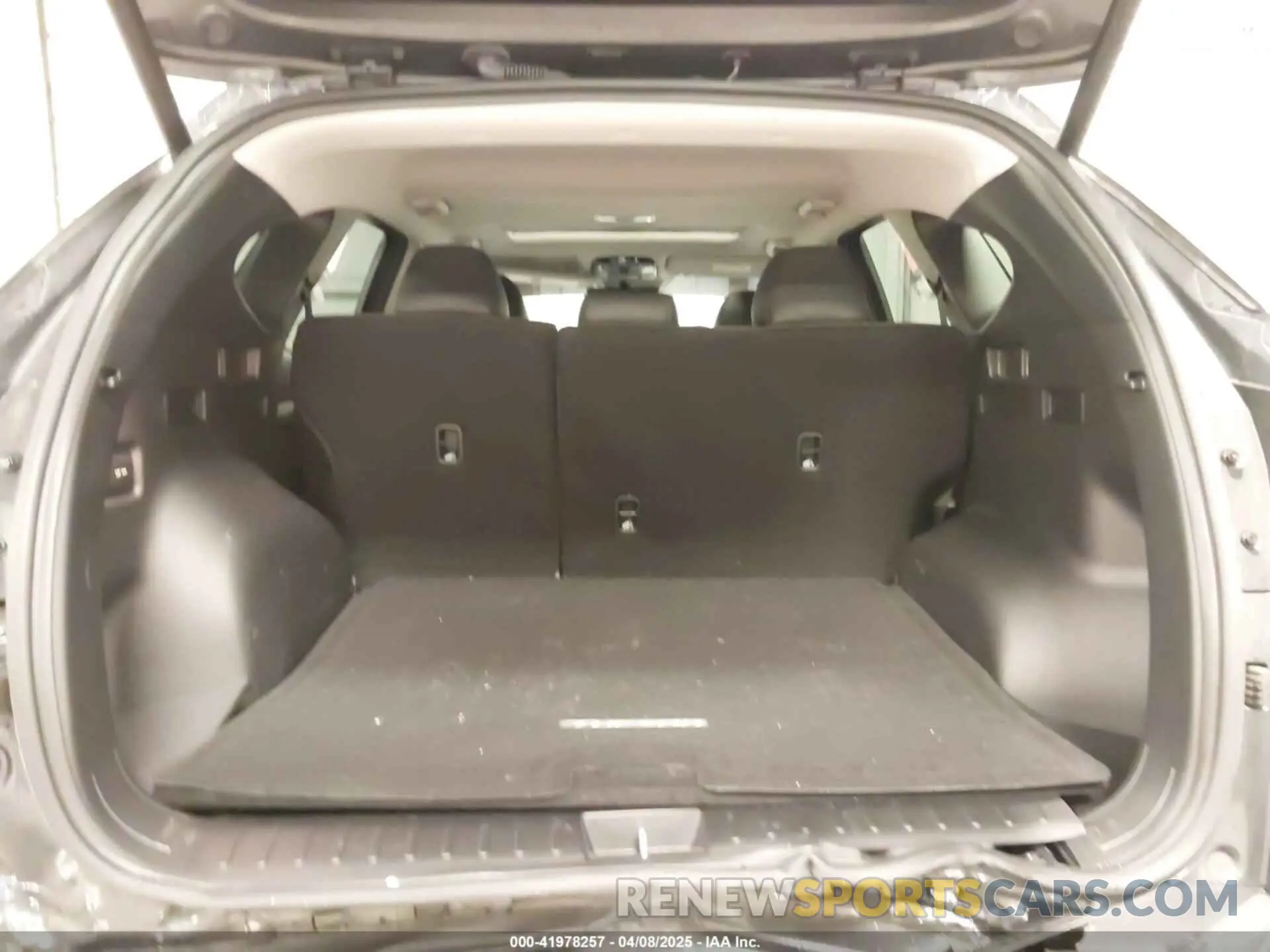 17 Photograph of a damaged car 5NMJF3AE7PH247766 HYUNDAI TUCSON 2023