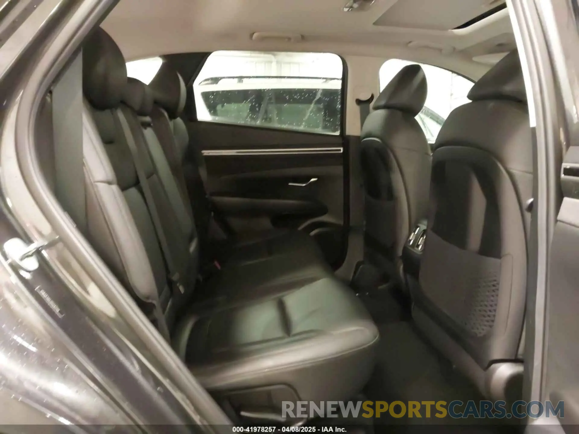 8 Photograph of a damaged car 5NMJF3AE7PH247766 HYUNDAI TUCSON 2023
