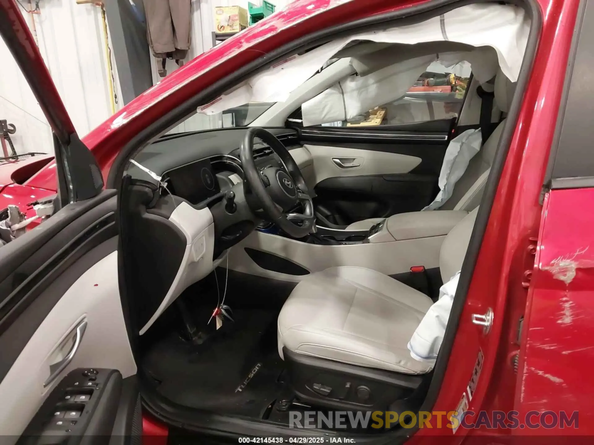 5 Photograph of a damaged car 5NMJF3AE8PH186380 HYUNDAI TUCSON 2023