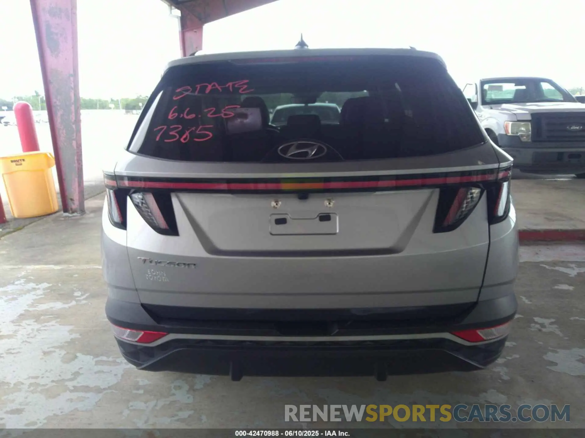 16 Photograph of a damaged car 5NMJF3AE8PH287385 HYUNDAI TUCSON 2023