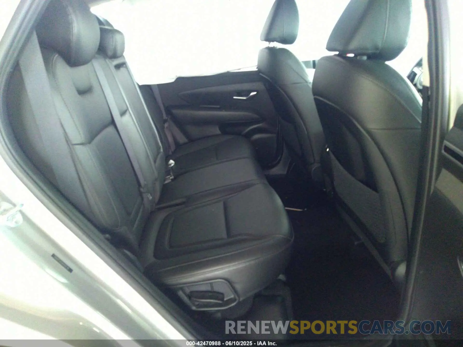 8 Photograph of a damaged car 5NMJF3AE8PH287385 HYUNDAI TUCSON 2023