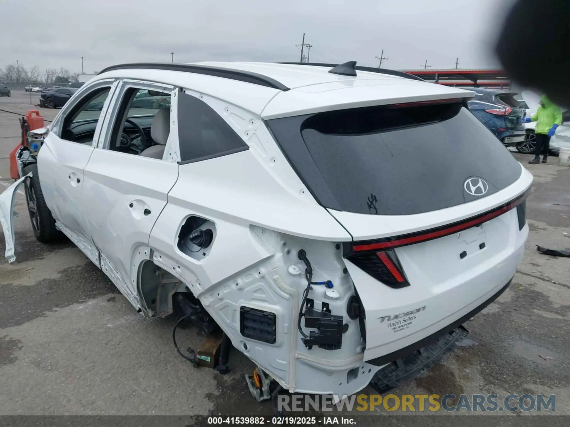 3 Photograph of a damaged car 5NMJF3AE8PH293249 HYUNDAI TUCSON 2023