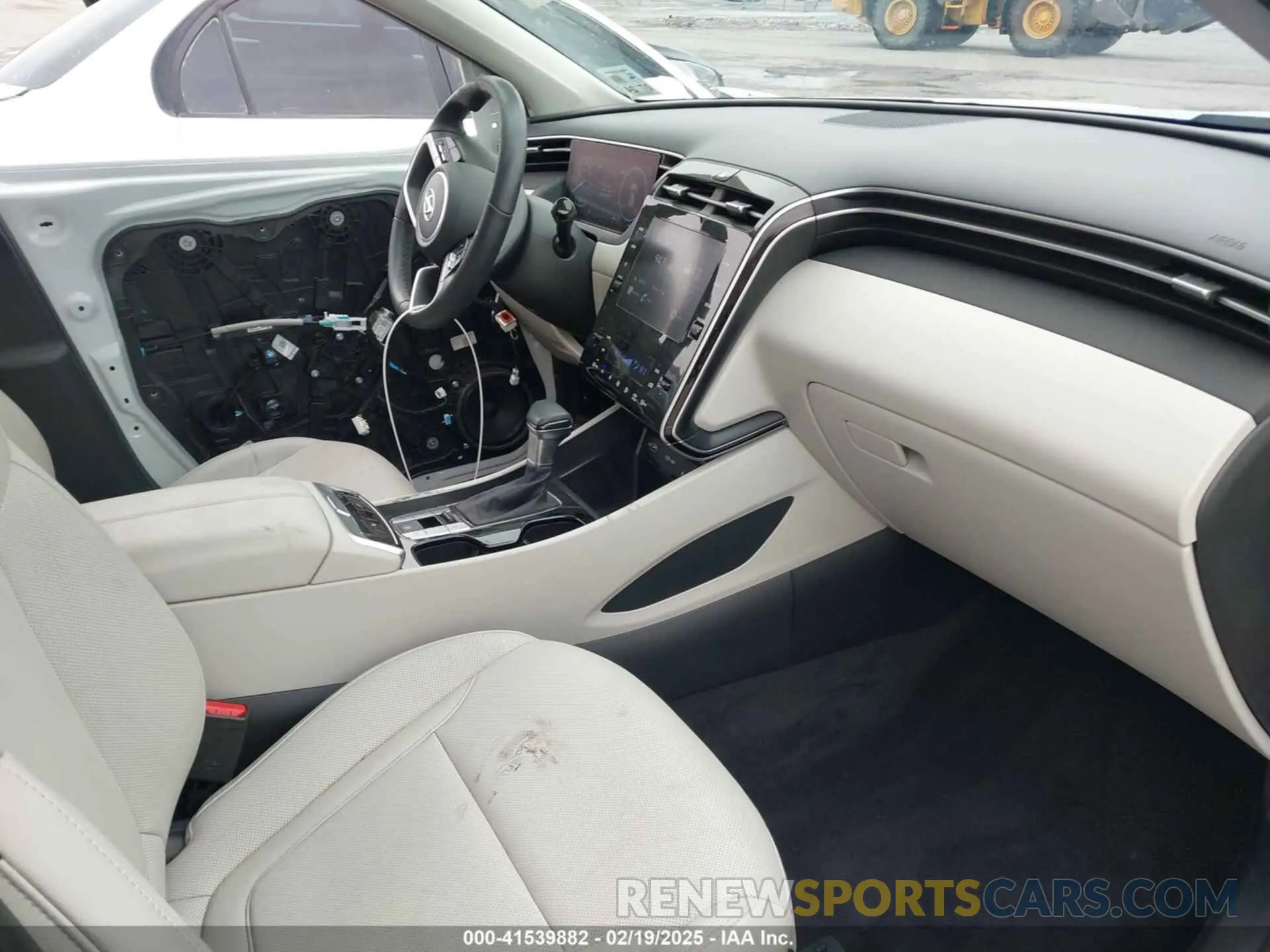 5 Photograph of a damaged car 5NMJF3AE8PH293249 HYUNDAI TUCSON 2023
