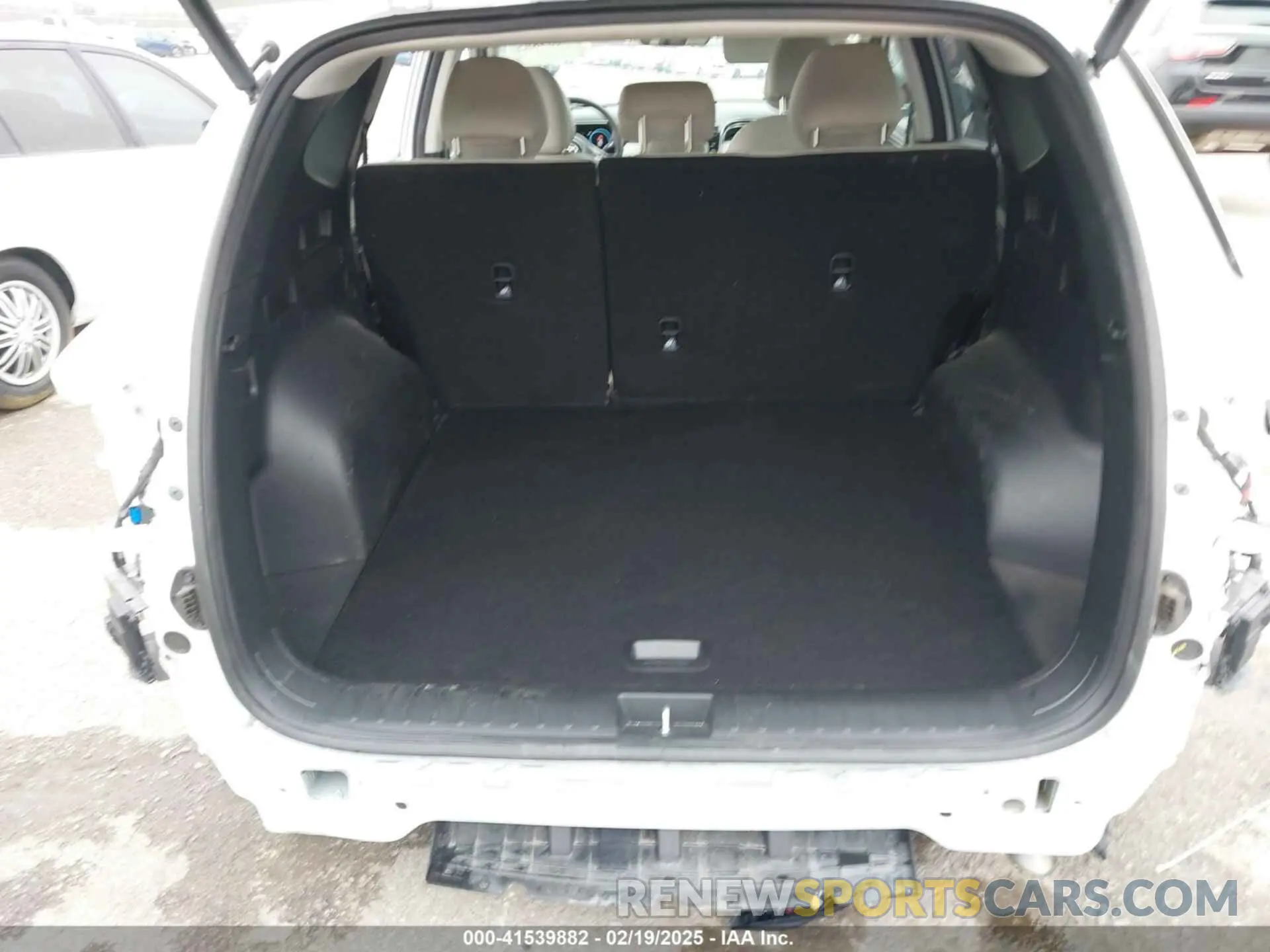 8 Photograph of a damaged car 5NMJF3AE8PH293249 HYUNDAI TUCSON 2023