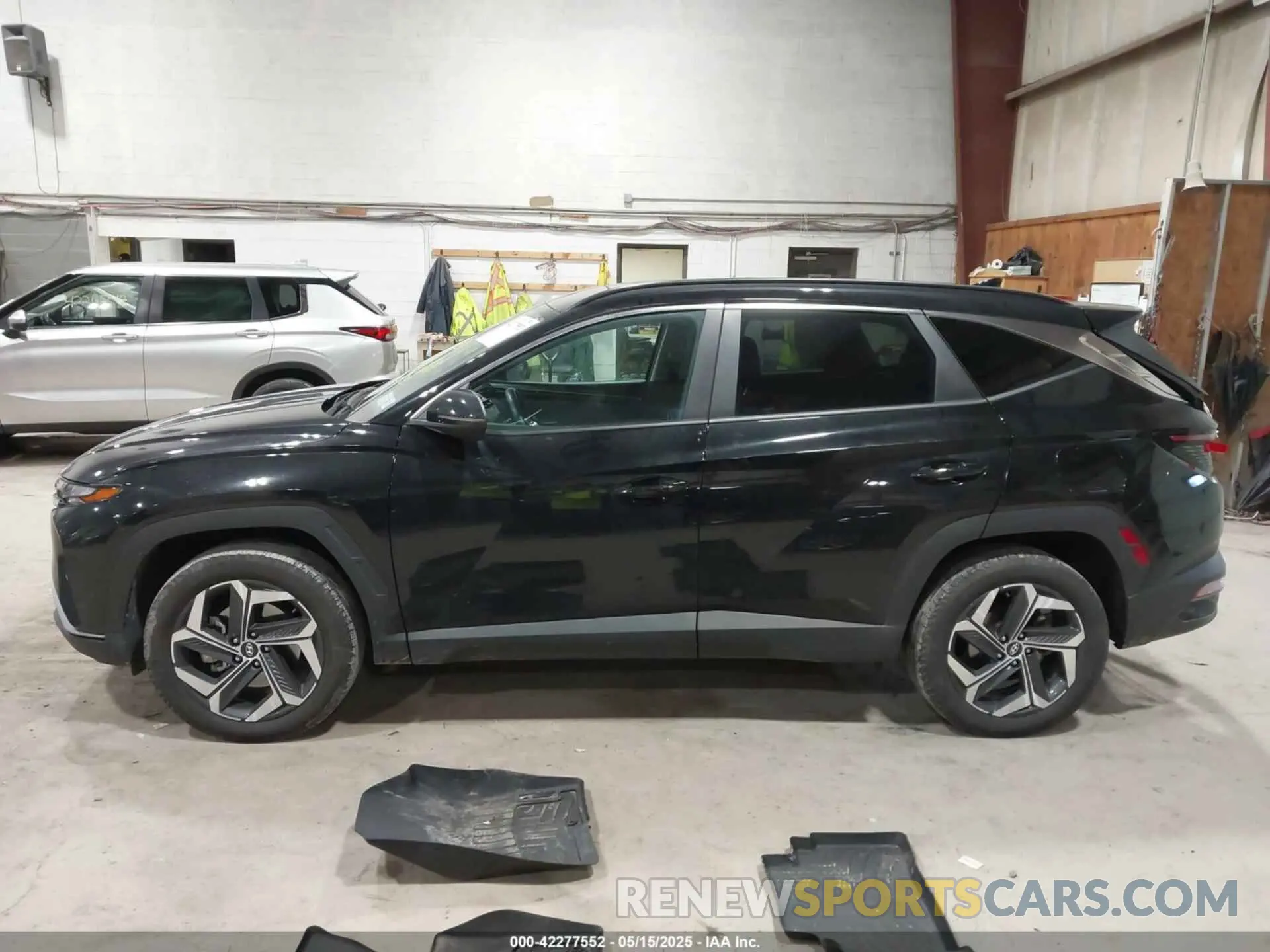14 Photograph of a damaged car 5NMJFCAE1PH275465 HYUNDAI TUCSON 2023