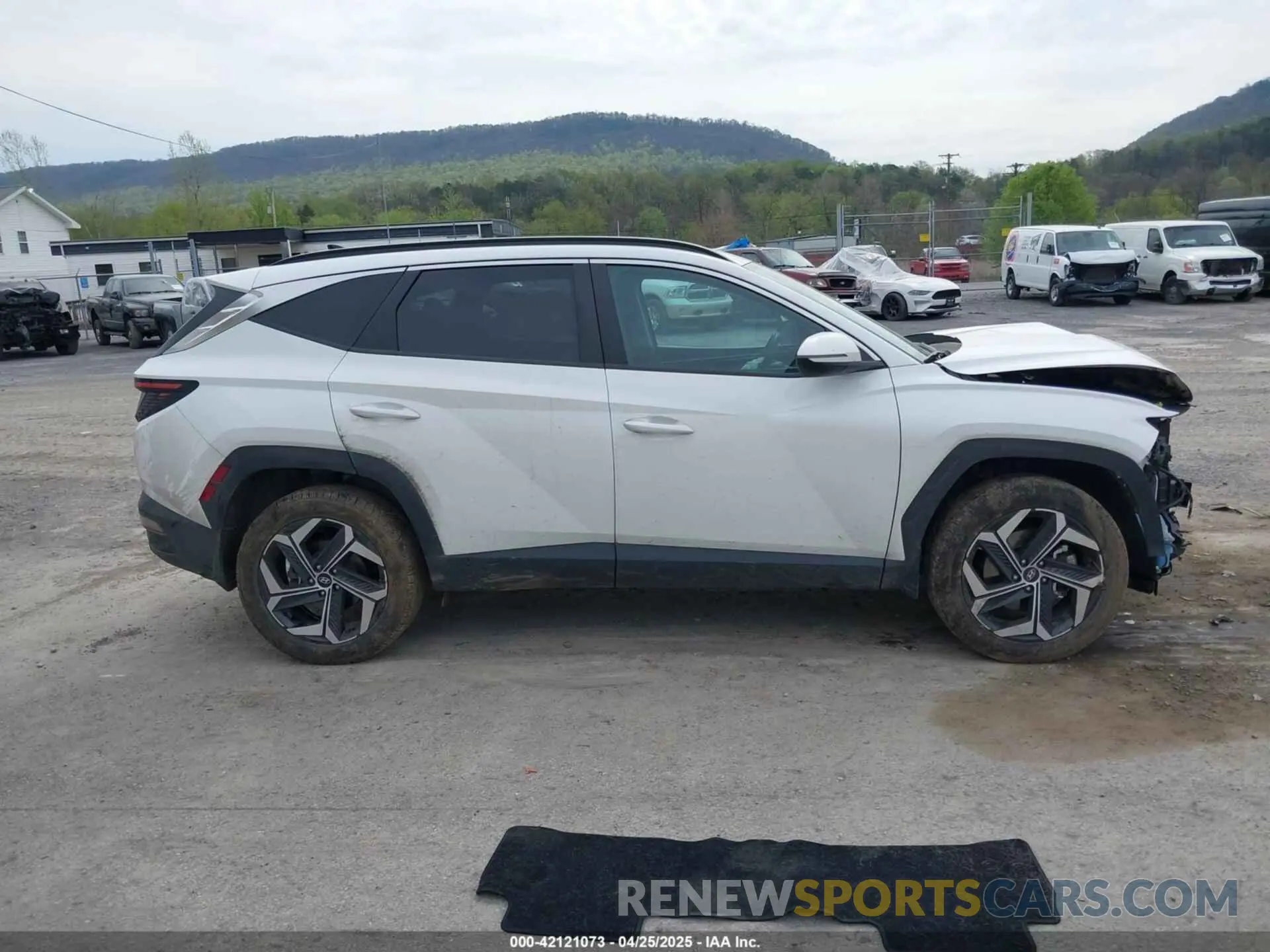 14 Photograph of a damaged car 5NMJFCAE2PH188075 HYUNDAI TUCSON 2023