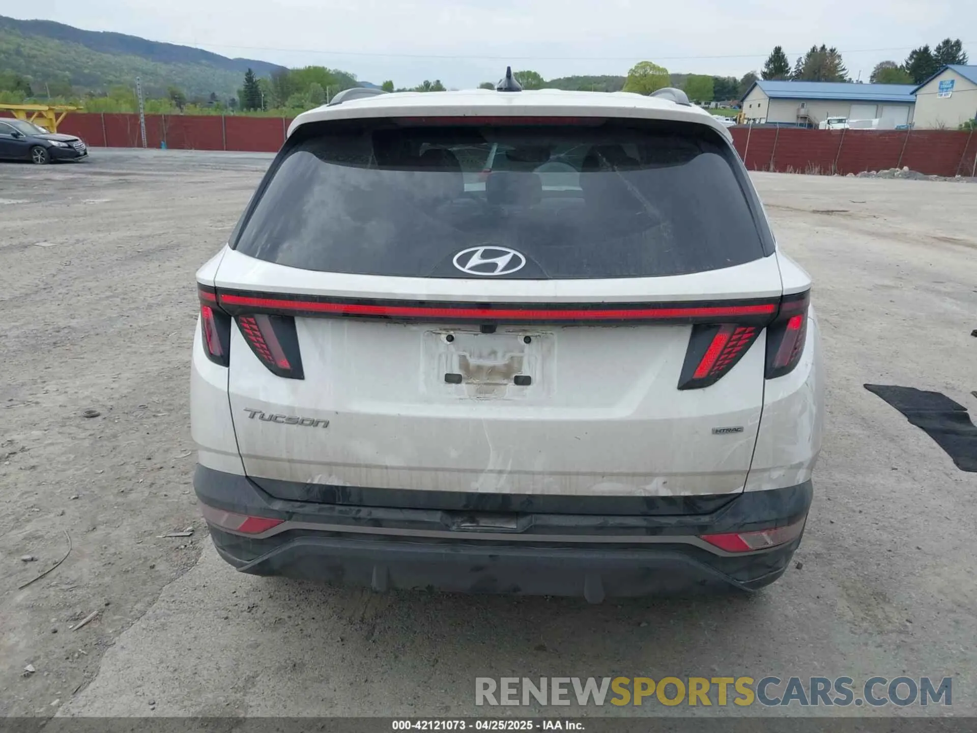 17 Photograph of a damaged car 5NMJFCAE2PH188075 HYUNDAI TUCSON 2023