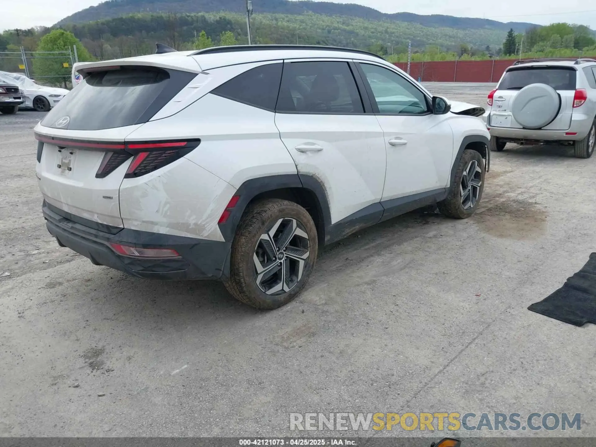 4 Photograph of a damaged car 5NMJFCAE2PH188075 HYUNDAI TUCSON 2023