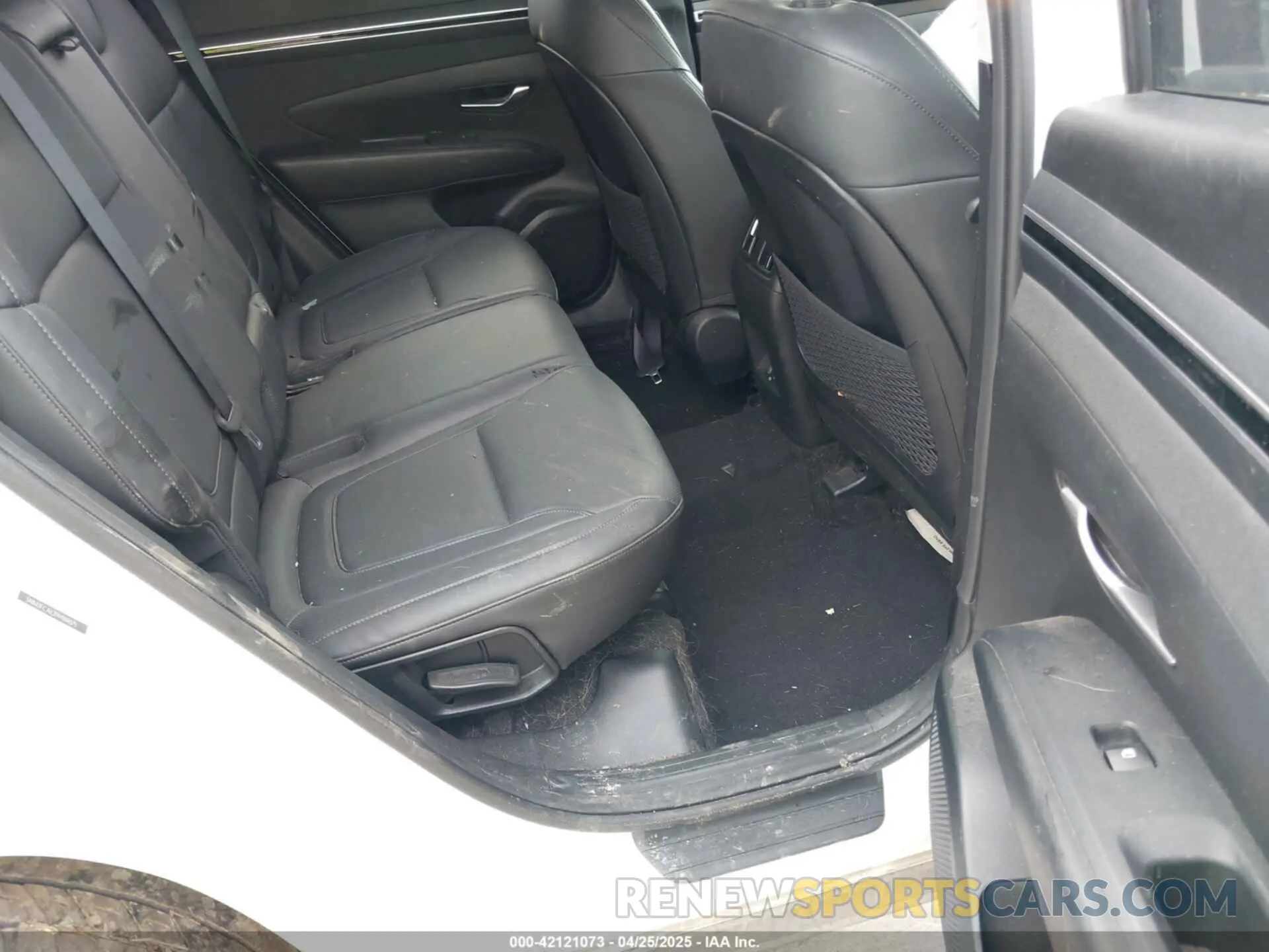 8 Photograph of a damaged car 5NMJFCAE2PH188075 HYUNDAI TUCSON 2023