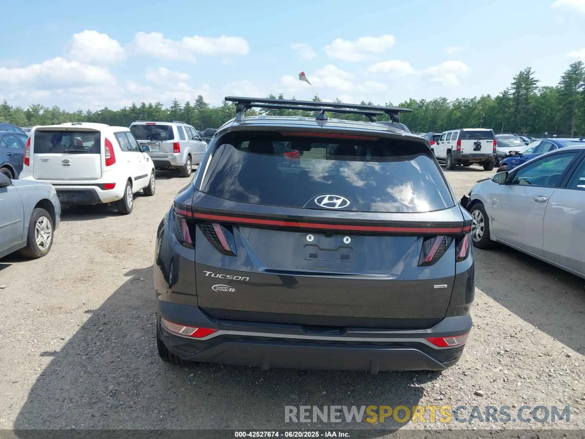 16 Photograph of a damaged car 5NMJFCAE3PH194810 HYUNDAI TUCSON 2023