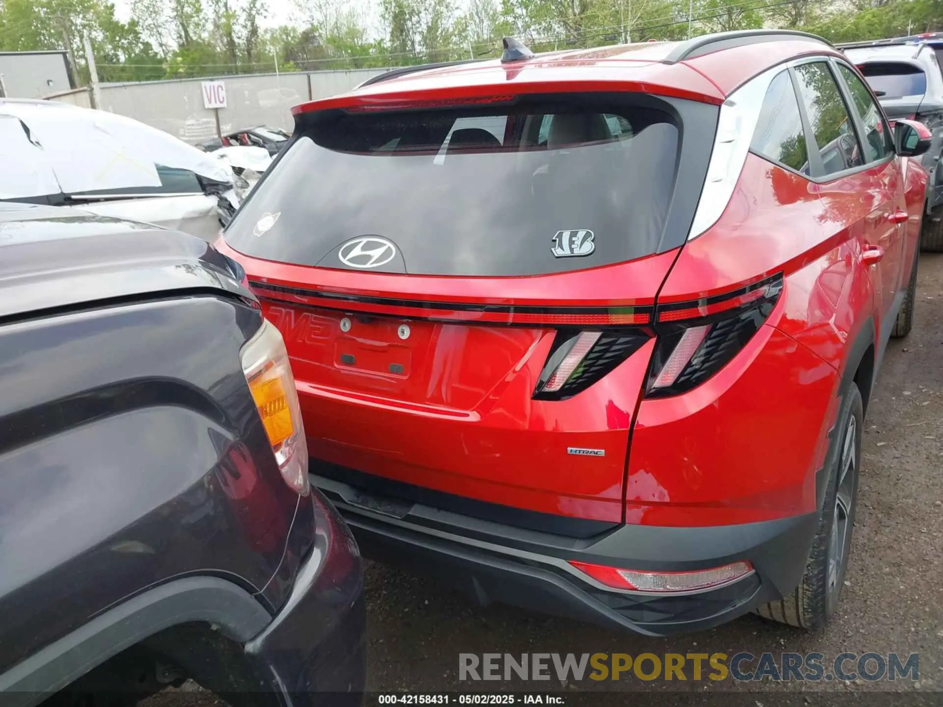 17 Photograph of a damaged car 5NMJFCAE3PH220967 HYUNDAI TUCSON 2023
