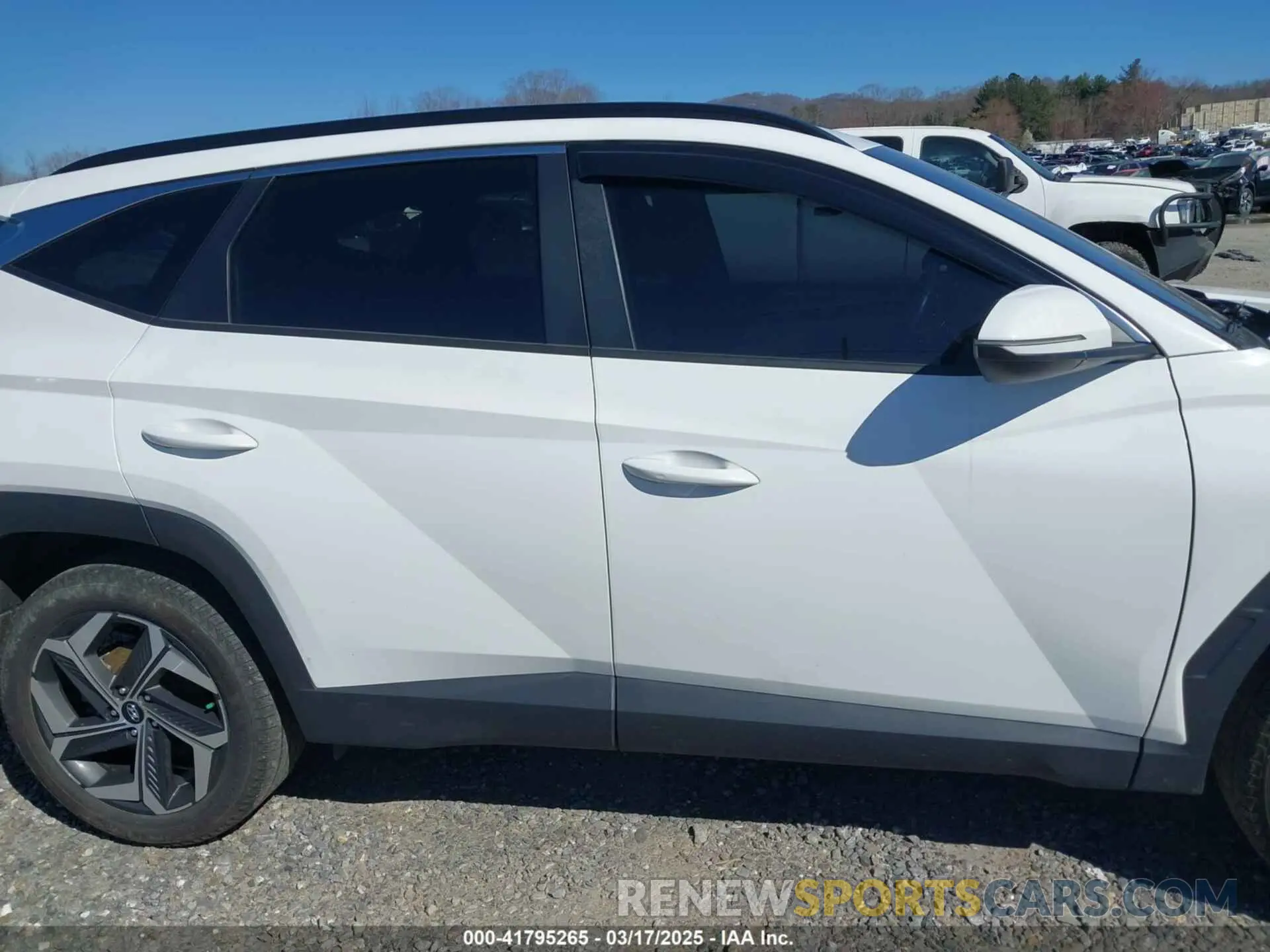 13 Photograph of a damaged car 5NMJFCAE3PH261633 HYUNDAI TUCSON 2023