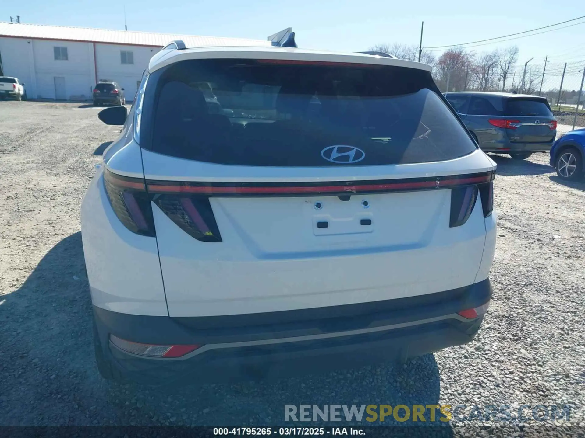 16 Photograph of a damaged car 5NMJFCAE3PH261633 HYUNDAI TUCSON 2023