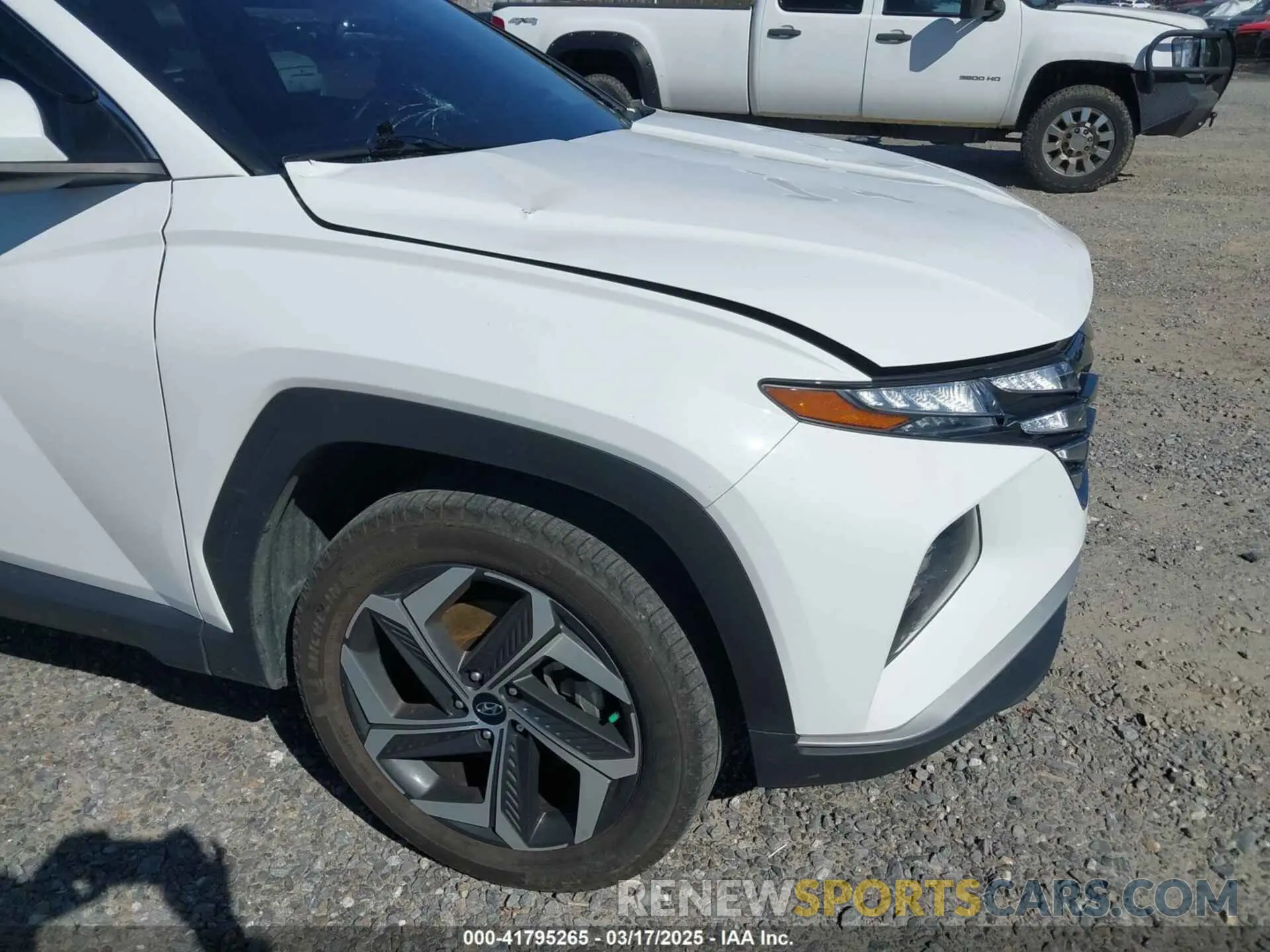 18 Photograph of a damaged car 5NMJFCAE3PH261633 HYUNDAI TUCSON 2023