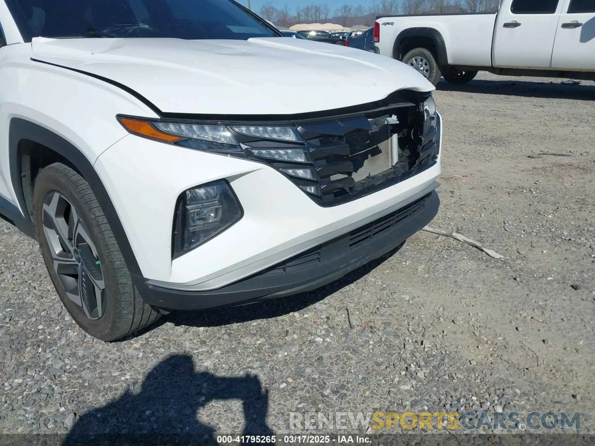 19 Photograph of a damaged car 5NMJFCAE3PH261633 HYUNDAI TUCSON 2023