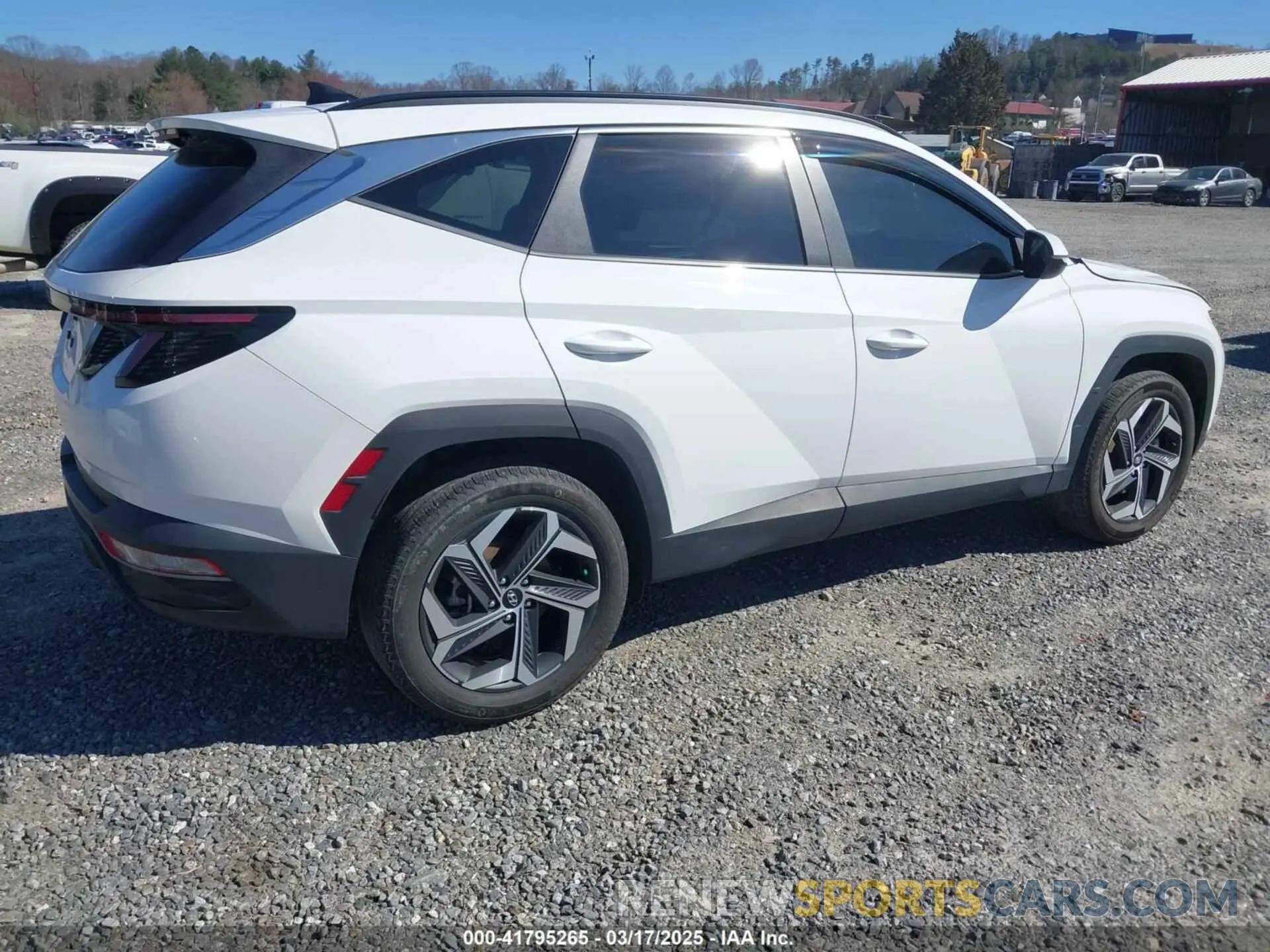 4 Photograph of a damaged car 5NMJFCAE3PH261633 HYUNDAI TUCSON 2023