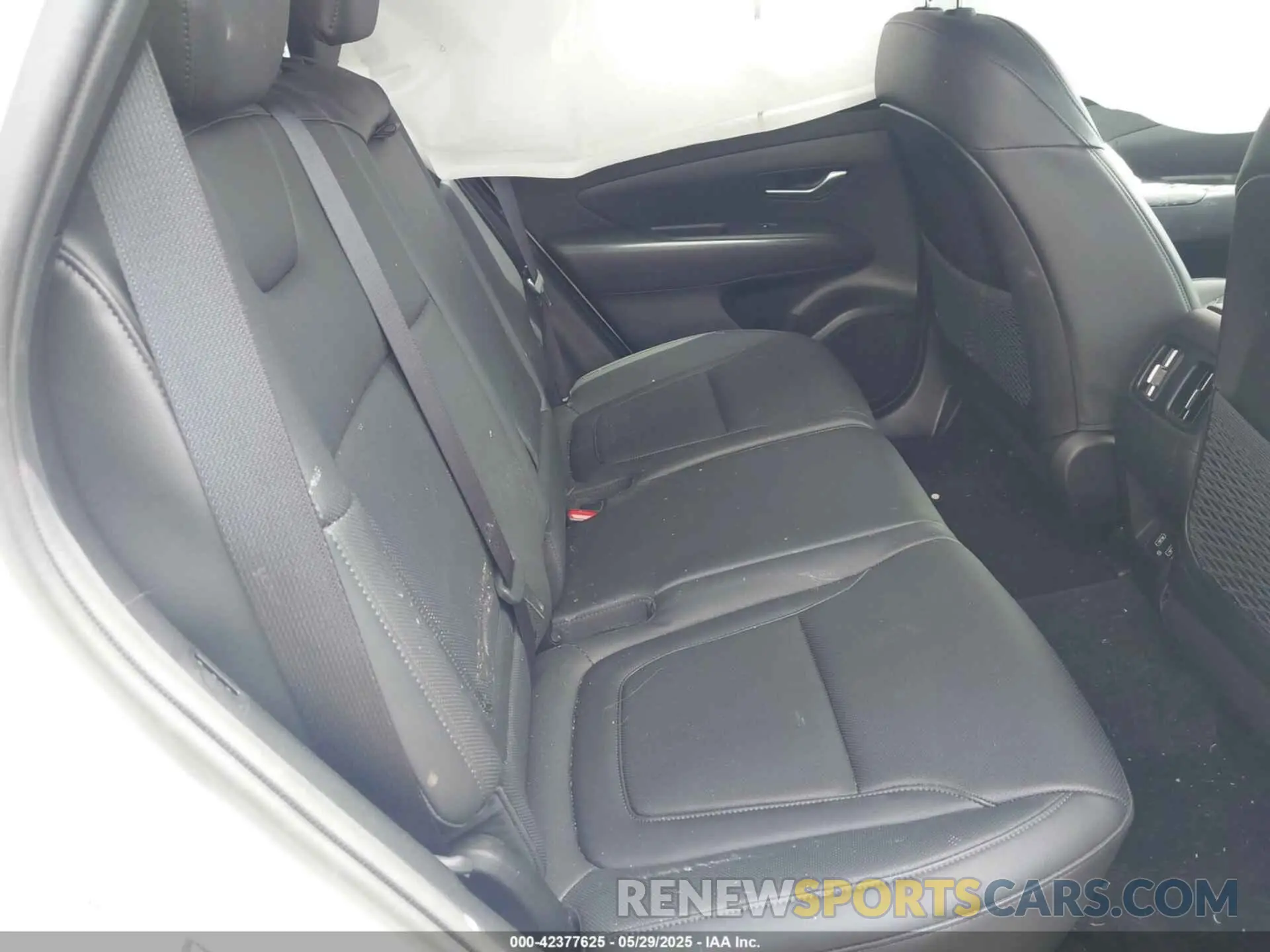 8 Photograph of a damaged car 5NMJFCAE4PH255890 HYUNDAI TUCSON 2023
