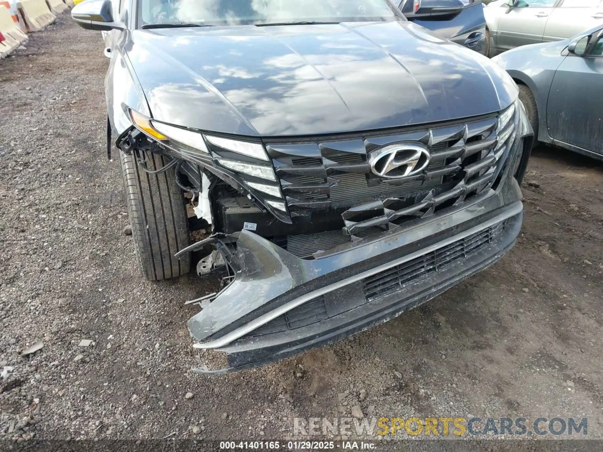 17 Photograph of a damaged car 5NMJFCAE5PH267661 HYUNDAI TUCSON 2023