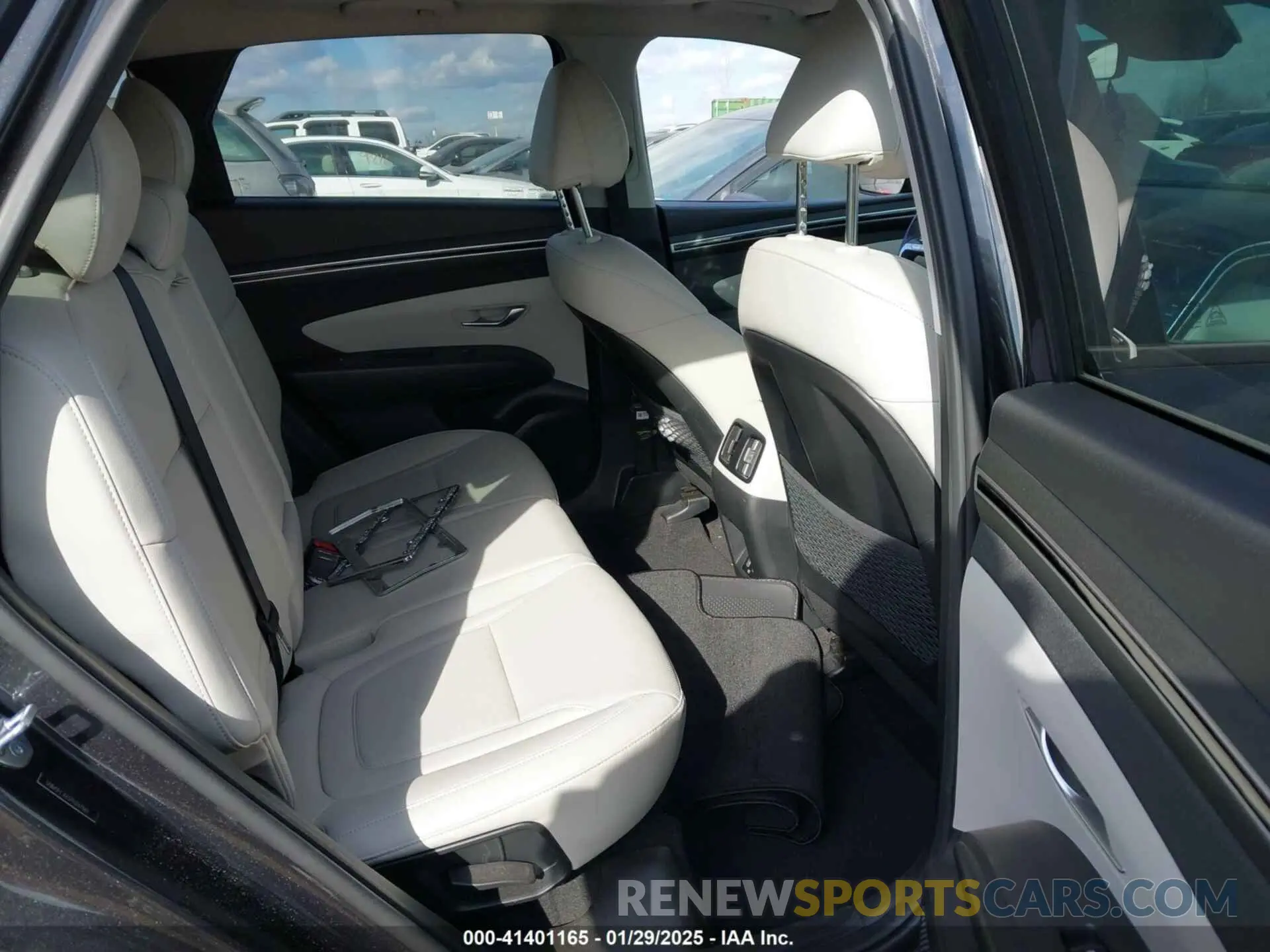 8 Photograph of a damaged car 5NMJFCAE5PH267661 HYUNDAI TUCSON 2023
