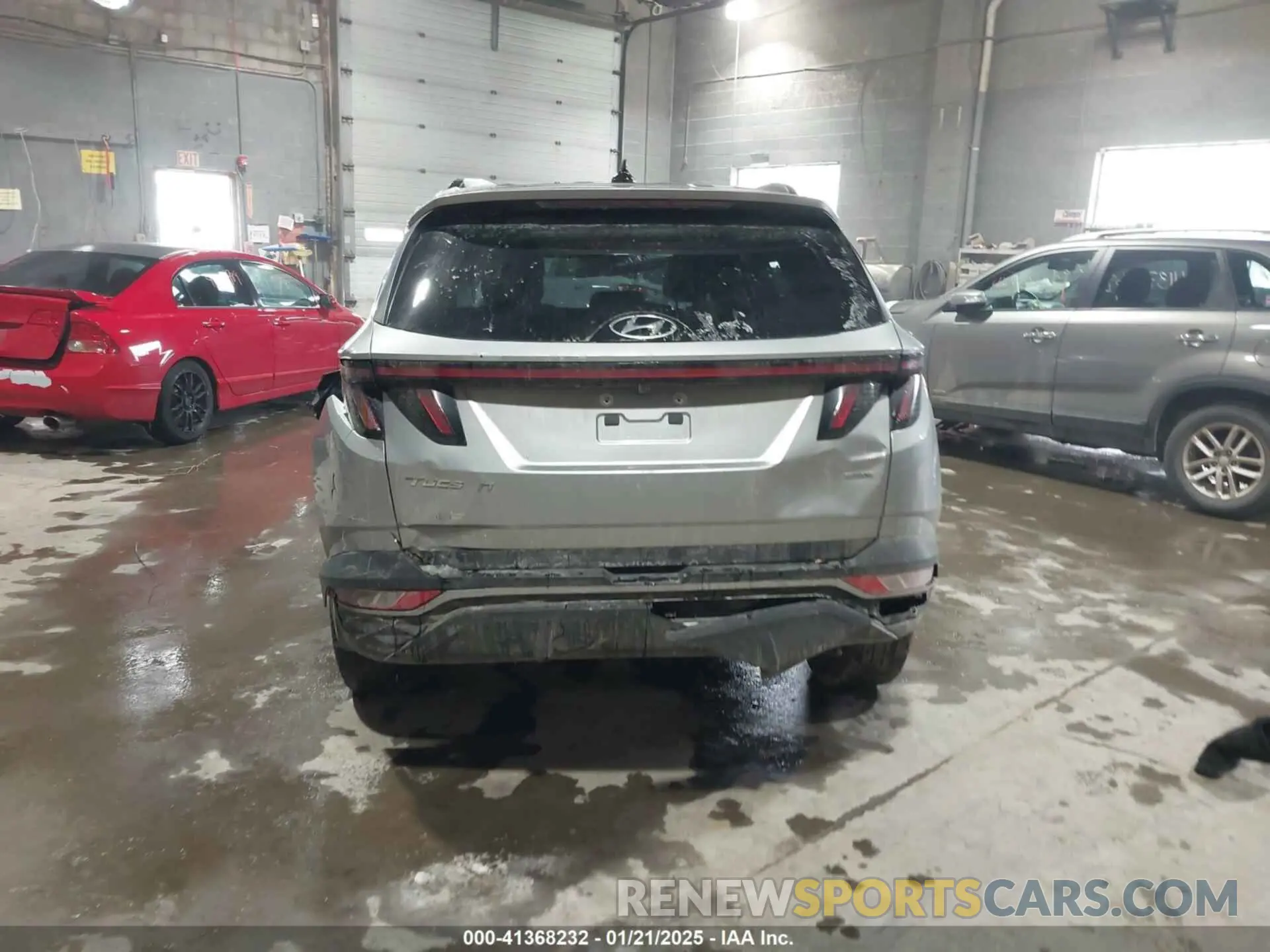 17 Photograph of a damaged car 5NMJFCAE7PH281948 HYUNDAI TUCSON 2023