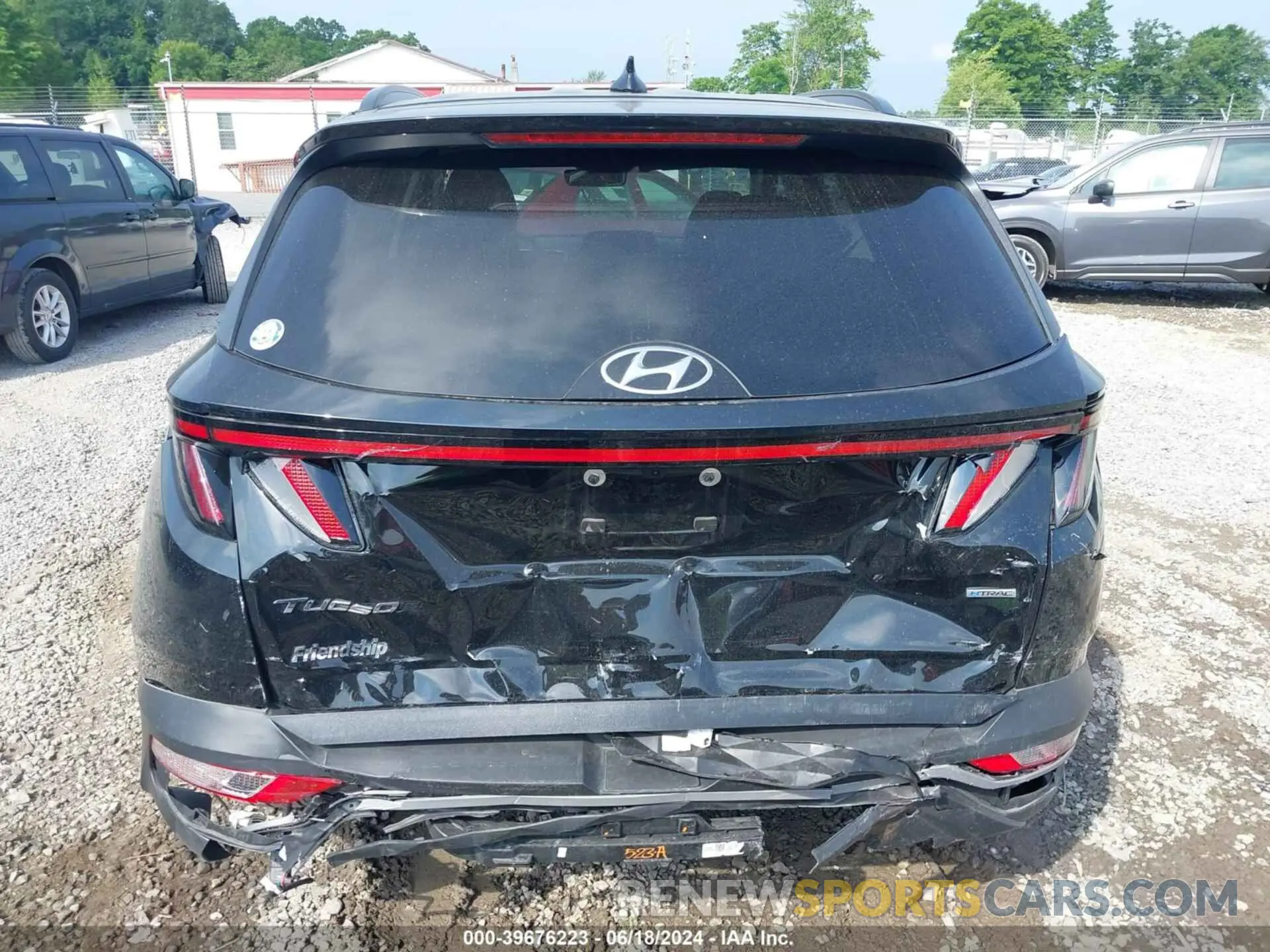 17 Photograph of a damaged car 5NMJFCAE7PH283232 HYUNDAI TUCSON 2023