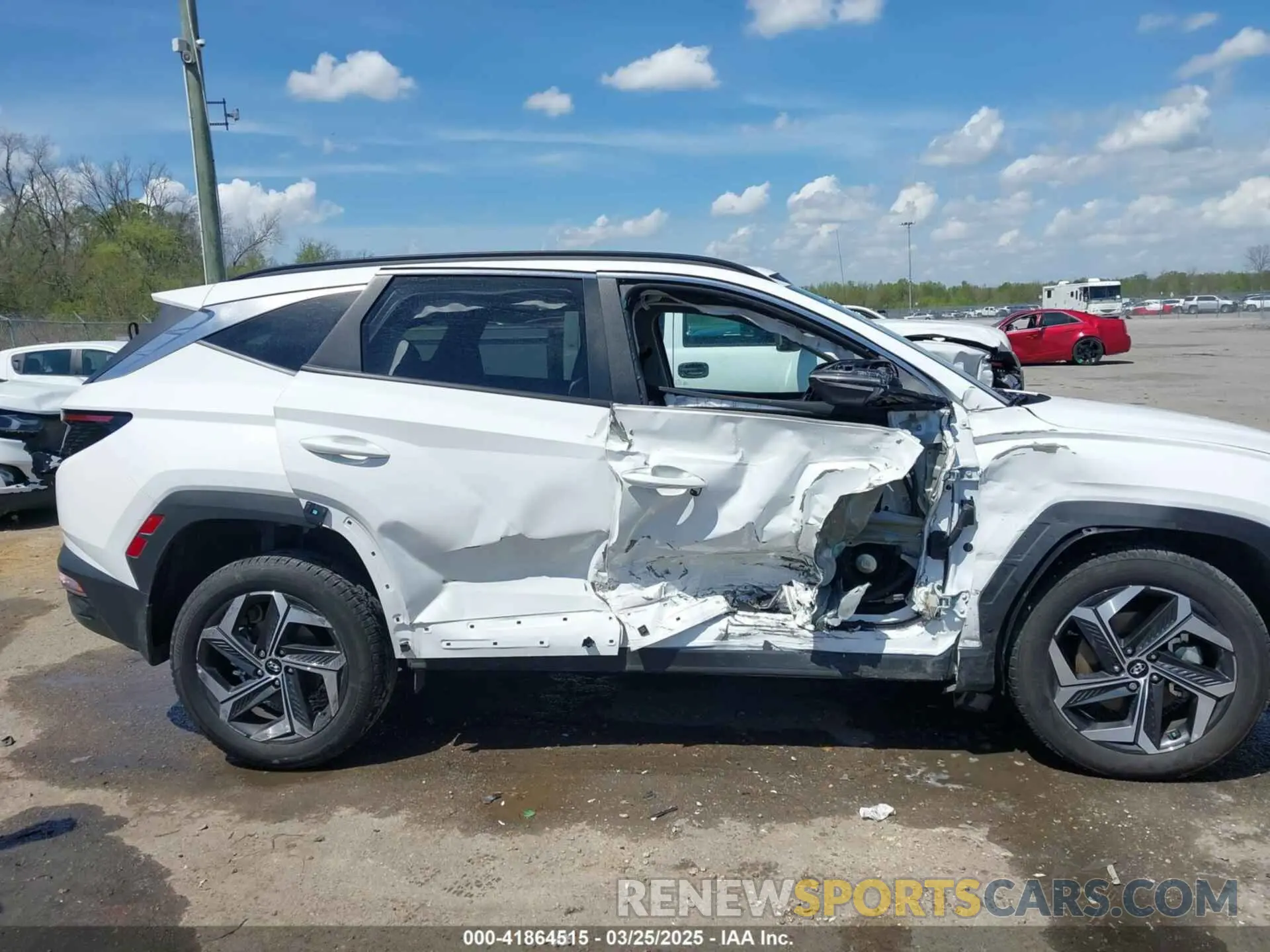 13 Photograph of a damaged car 5NMJFCAE8PH235724 HYUNDAI TUCSON 2023