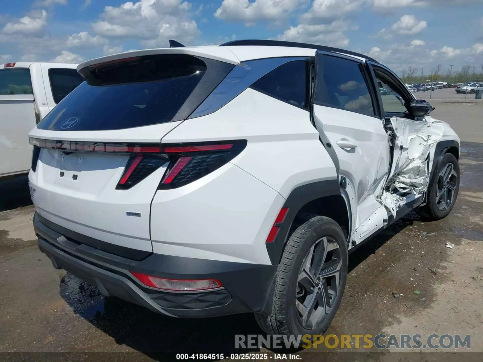 4 Photograph of a damaged car 5NMJFCAE8PH235724 HYUNDAI TUCSON 2023
