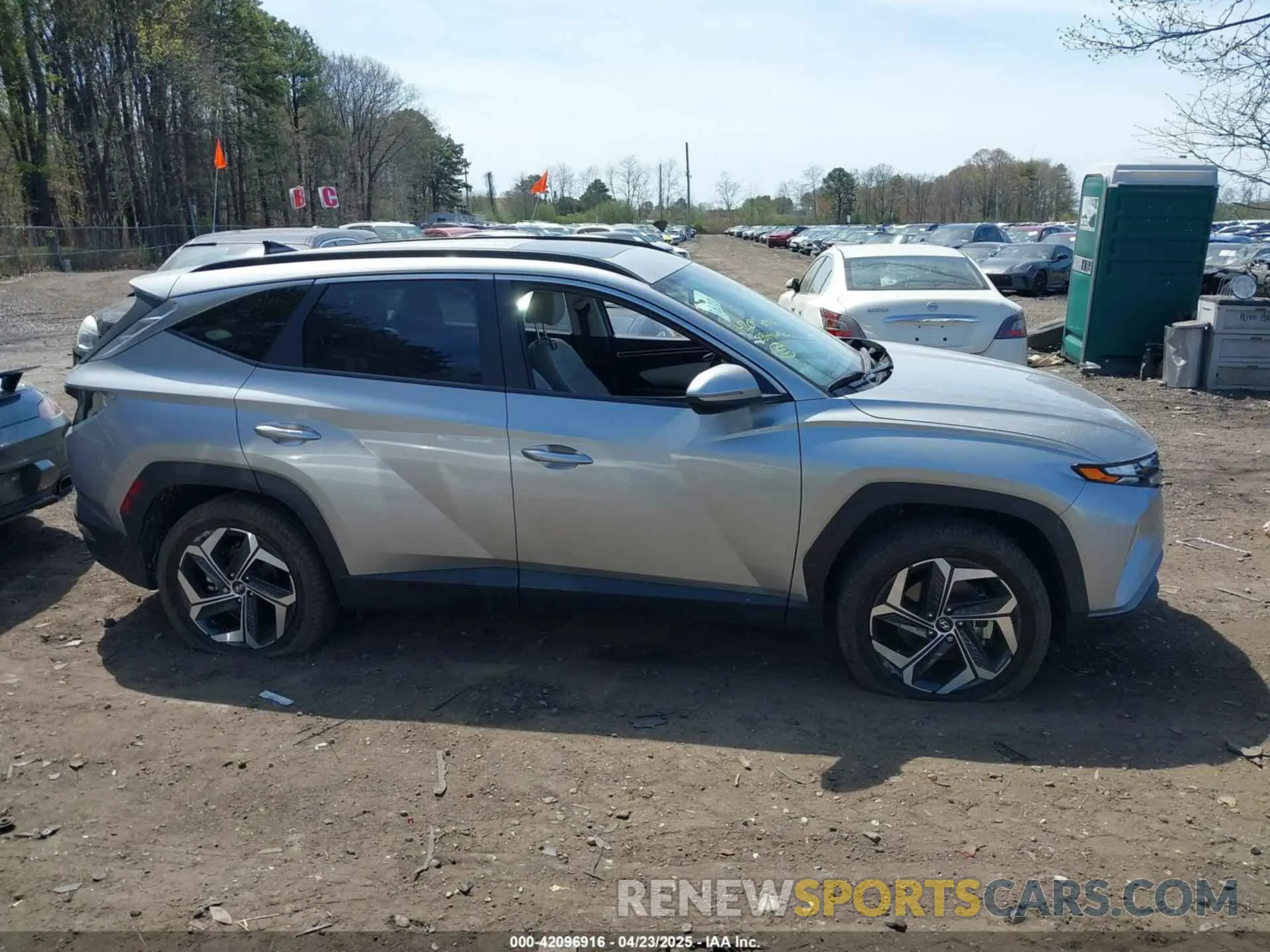 13 Photograph of a damaged car 5NMJFCAE8PH256184 HYUNDAI TUCSON 2023