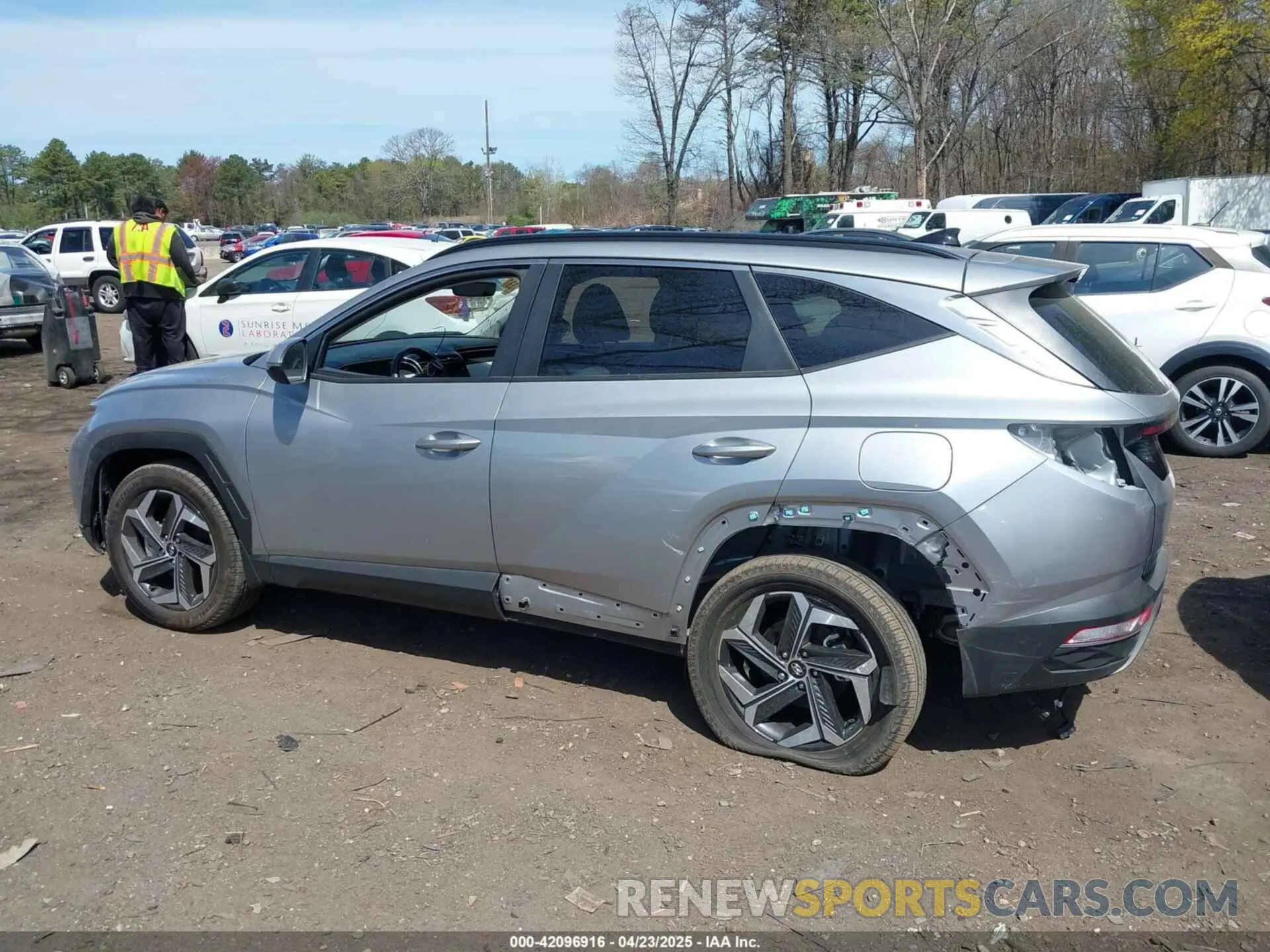 14 Photograph of a damaged car 5NMJFCAE8PH256184 HYUNDAI TUCSON 2023