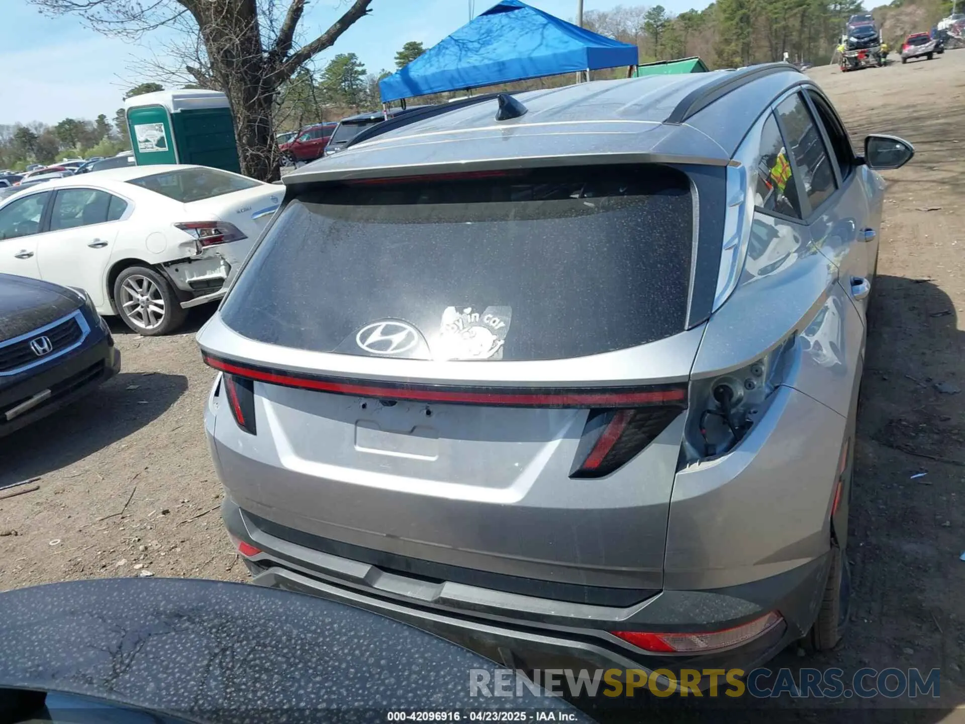 16 Photograph of a damaged car 5NMJFCAE8PH256184 HYUNDAI TUCSON 2023