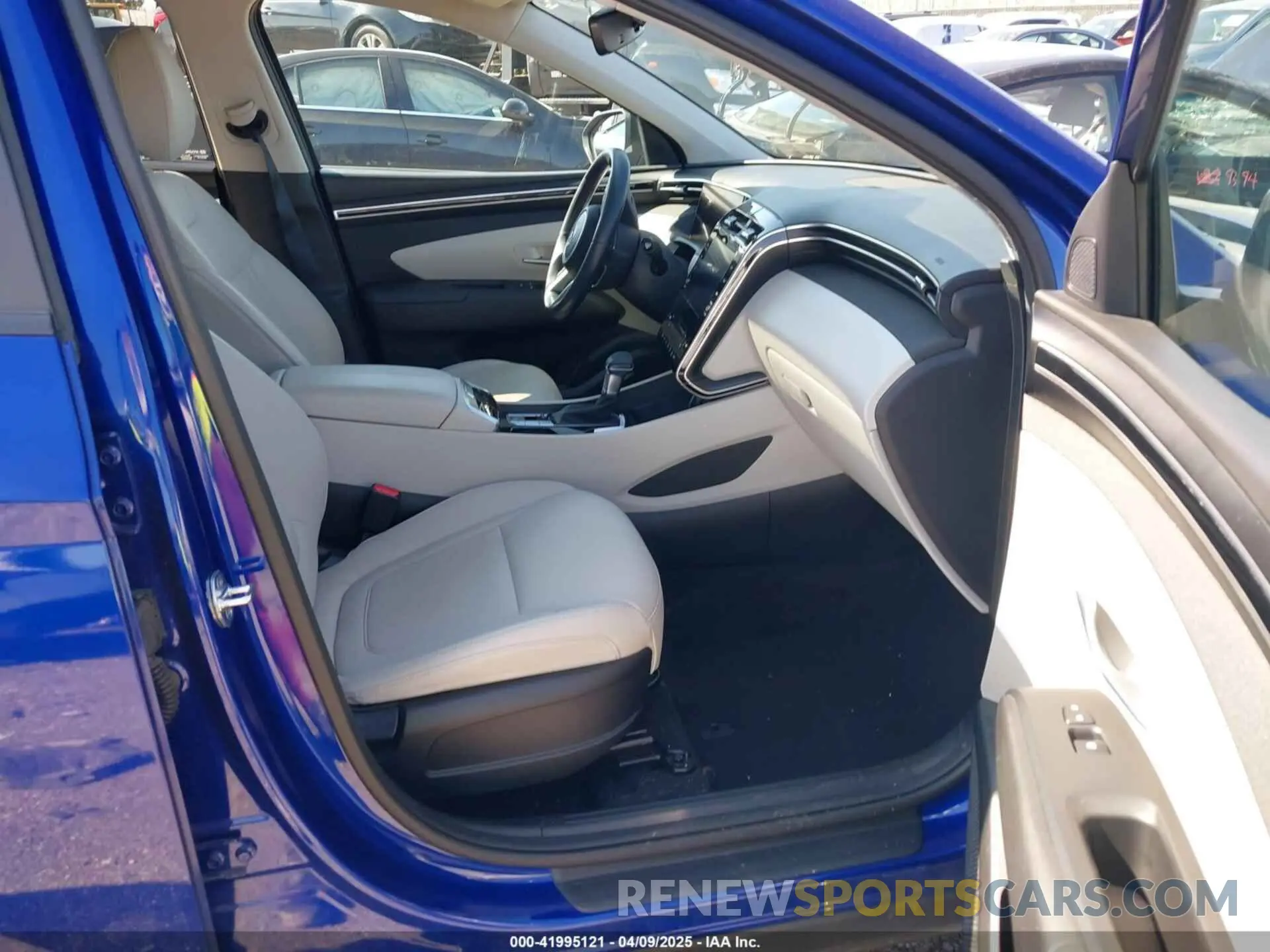 5 Photograph of a damaged car 5NMJFCAE9PH172567 HYUNDAI TUCSON 2023