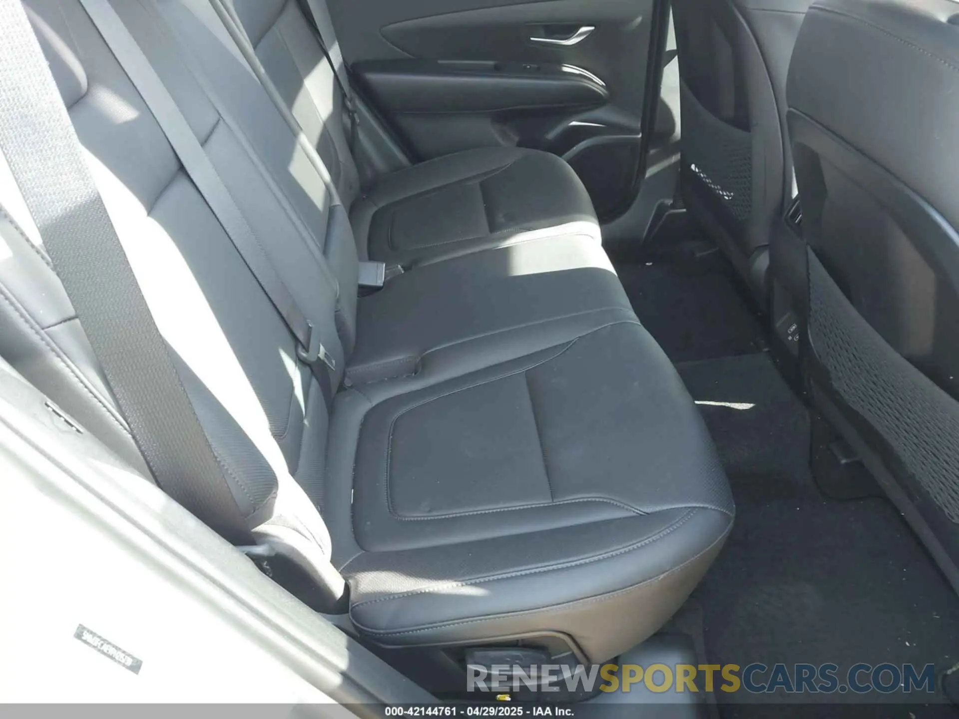 8 Photograph of a damaged car 5NMJFCAE9PH215739 HYUNDAI TUCSON 2023