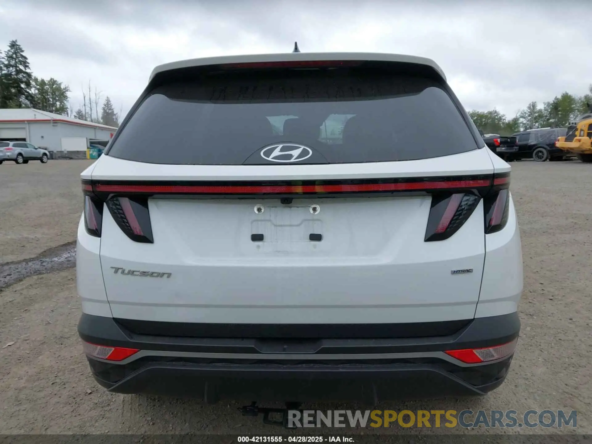 17 Photograph of a damaged car 5NMJFCAEXPH197221 HYUNDAI TUCSON 2023