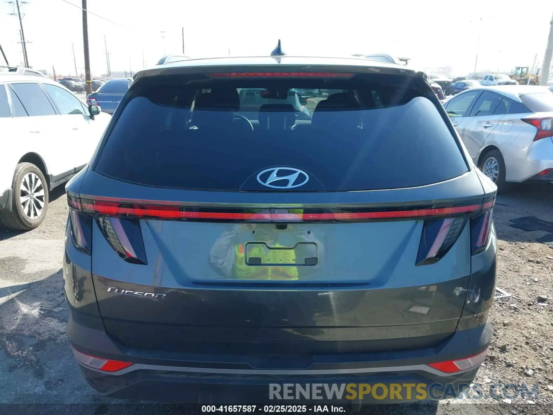 17 Photograph of a damaged car KM8JB3AE6PU263392 HYUNDAI TUCSON 2023