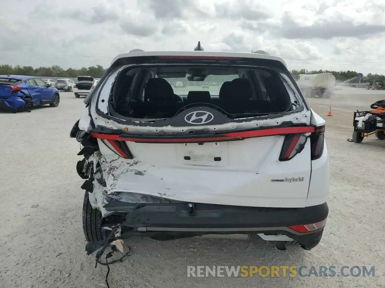 6 Photograph of a damaged car KM8JBCA1XPU104081 HYUNDAI TUCSON 2023