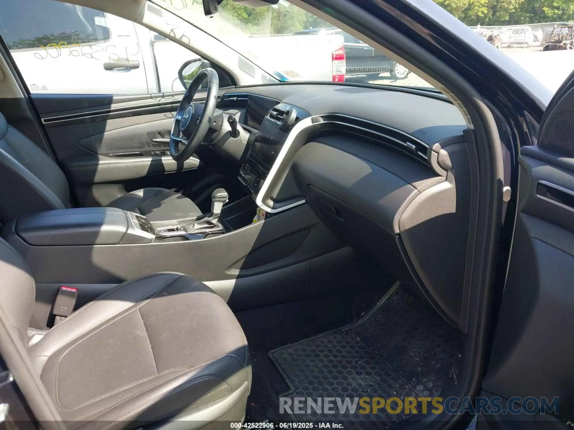 5 Photograph of a damaged car KM8JFCAE5PU178564 HYUNDAI TUCSON 2023
