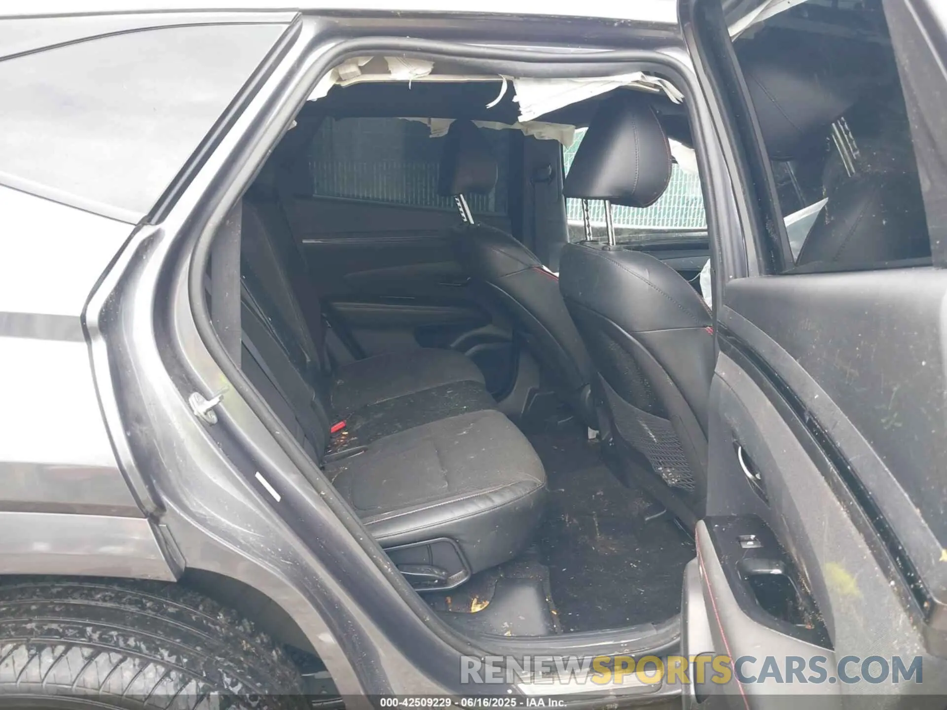 8 Photograph of a damaged car KM8JFCAE8PU185752 HYUNDAI TUCSON 2023