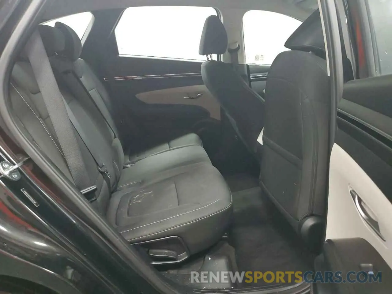 11 Photograph of a damaged car 5NMJA3DE1RH347648 HYUNDAI TUCSON 2024