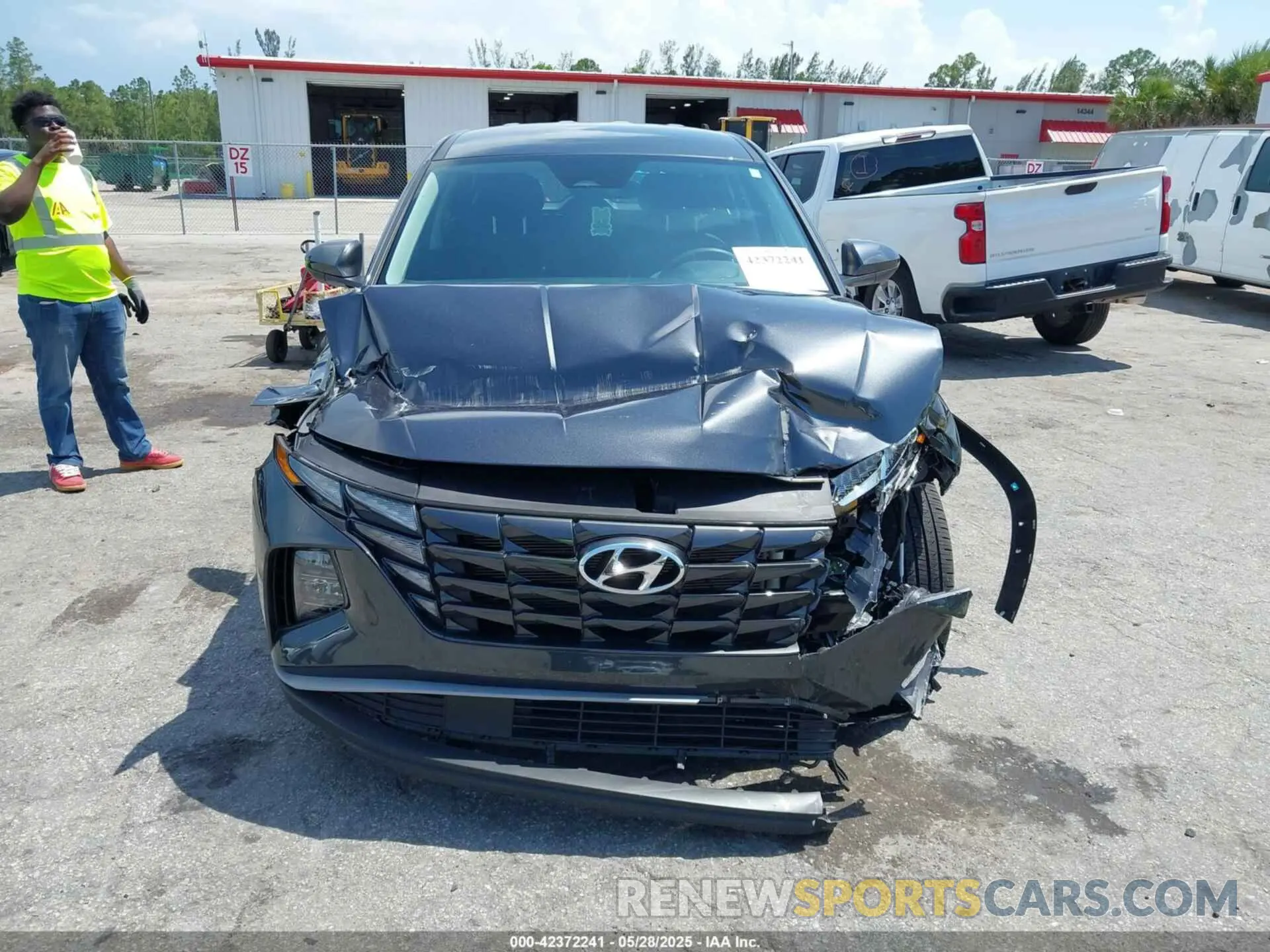 12 Photograph of a damaged car 5NMJA3DE2RH343740 HYUNDAI TUCSON 2024