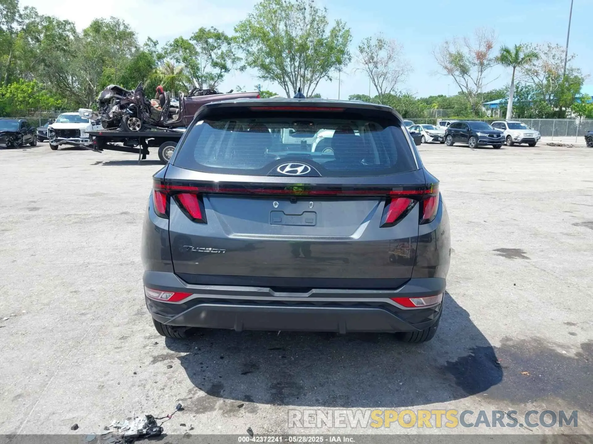 16 Photograph of a damaged car 5NMJA3DE2RH343740 HYUNDAI TUCSON 2024