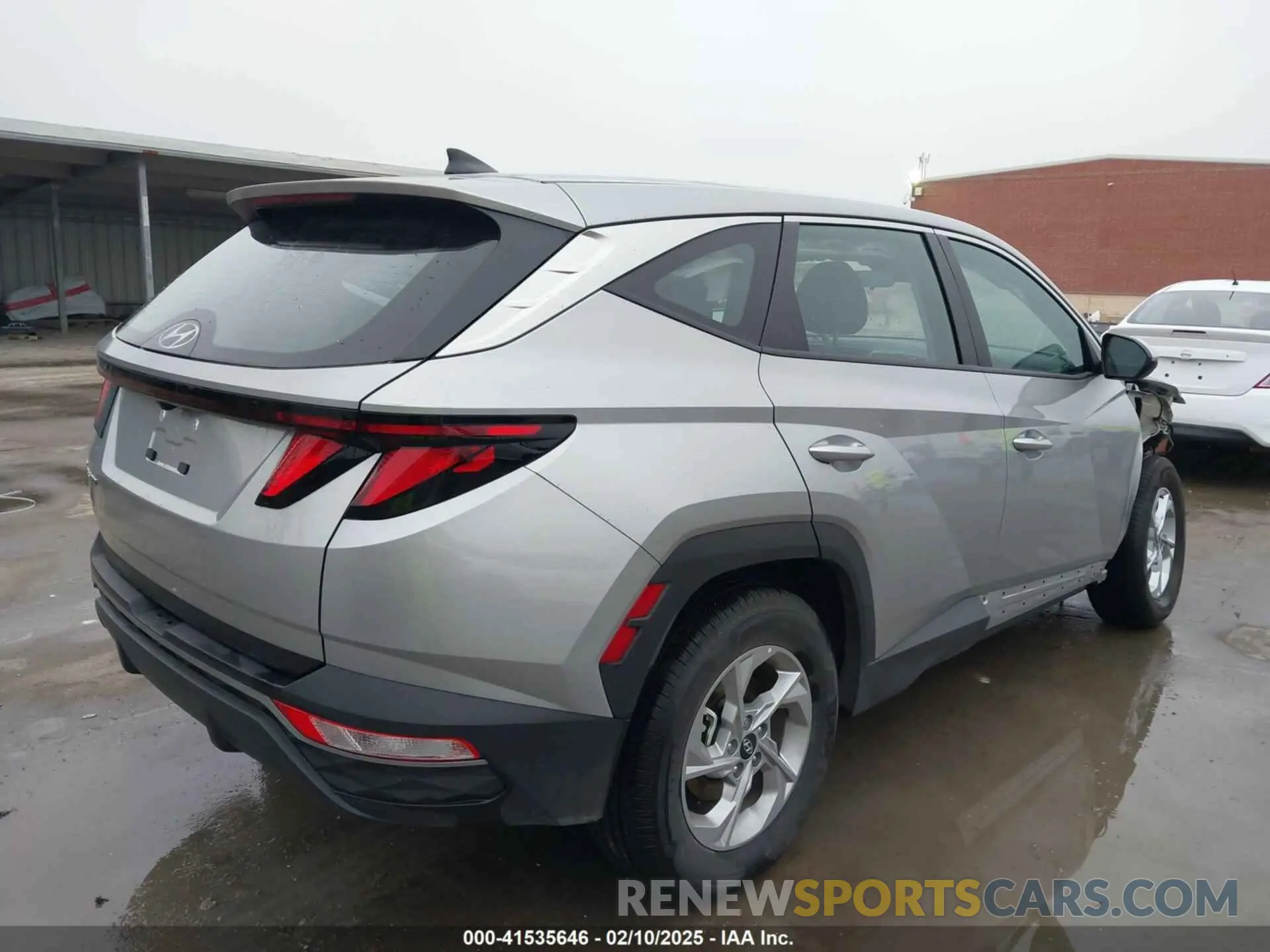 4 Photograph of a damaged car 5NMJA3DE2RH440629 HYUNDAI TUCSON 2024